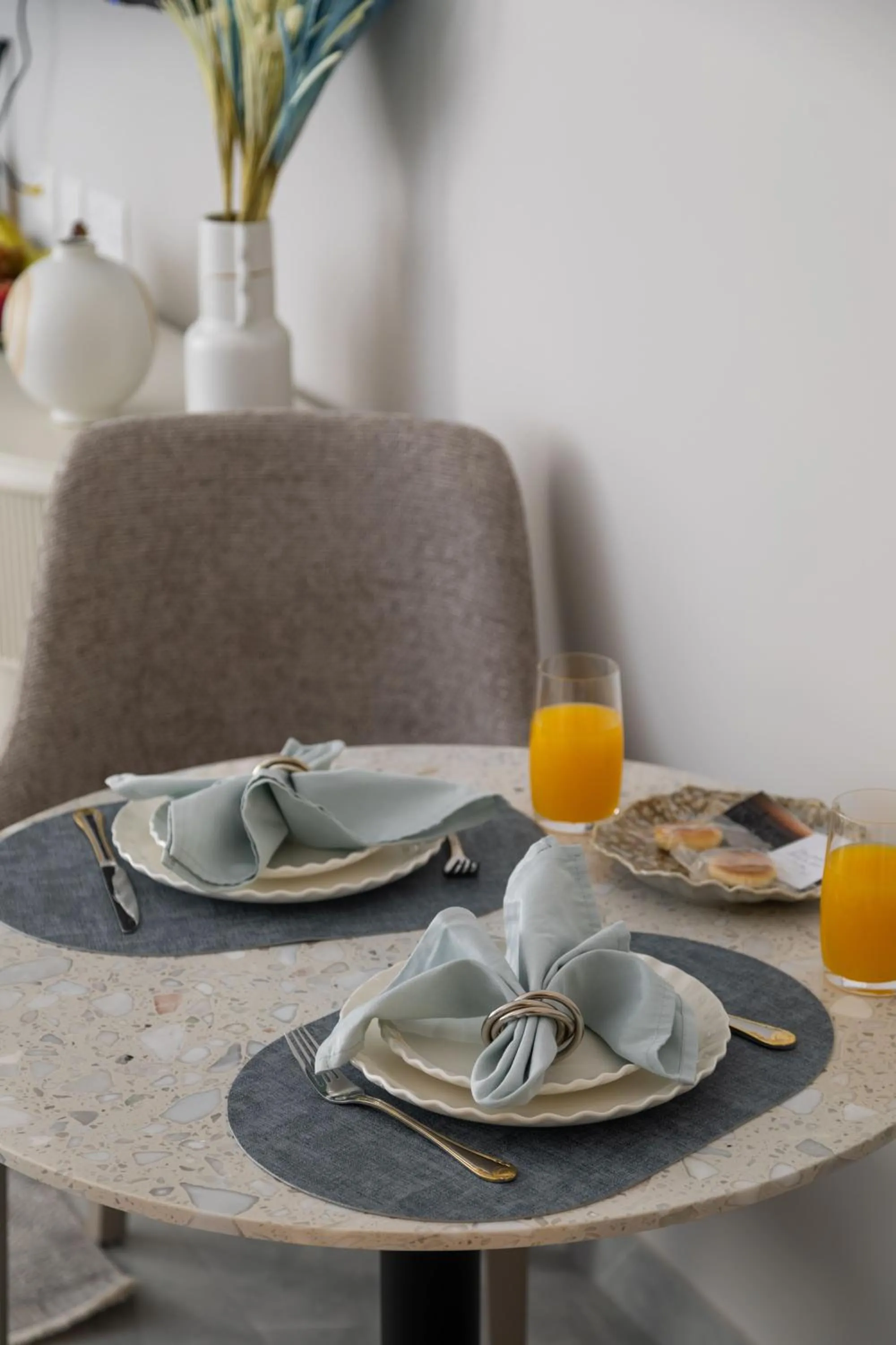 Decorative detail in Happy ACADEMIA JBR