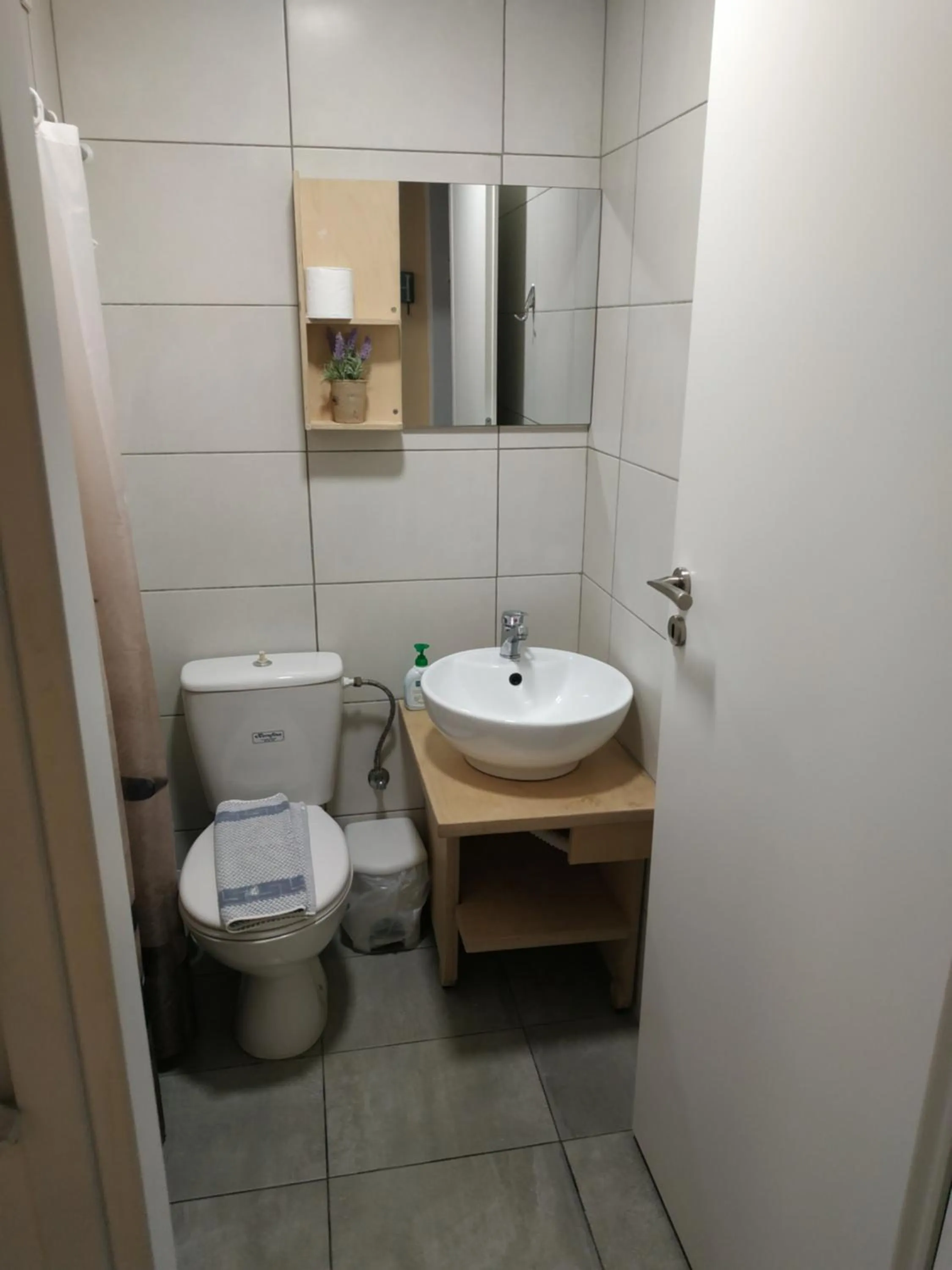 Shower in Renia Studios