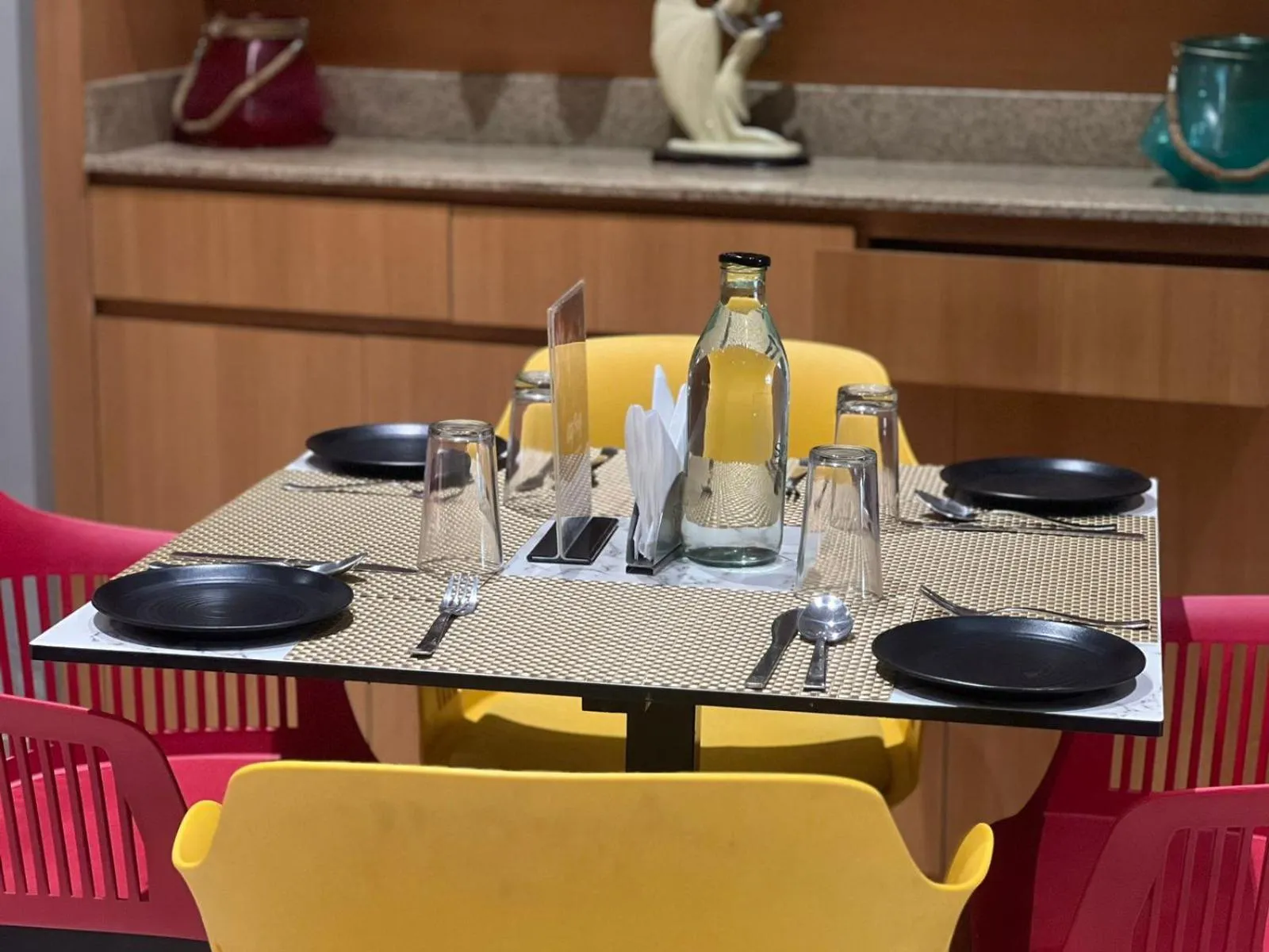 Restaurant/places to eat in Sparrow Hotel Managed by Siara Sariska Alwar