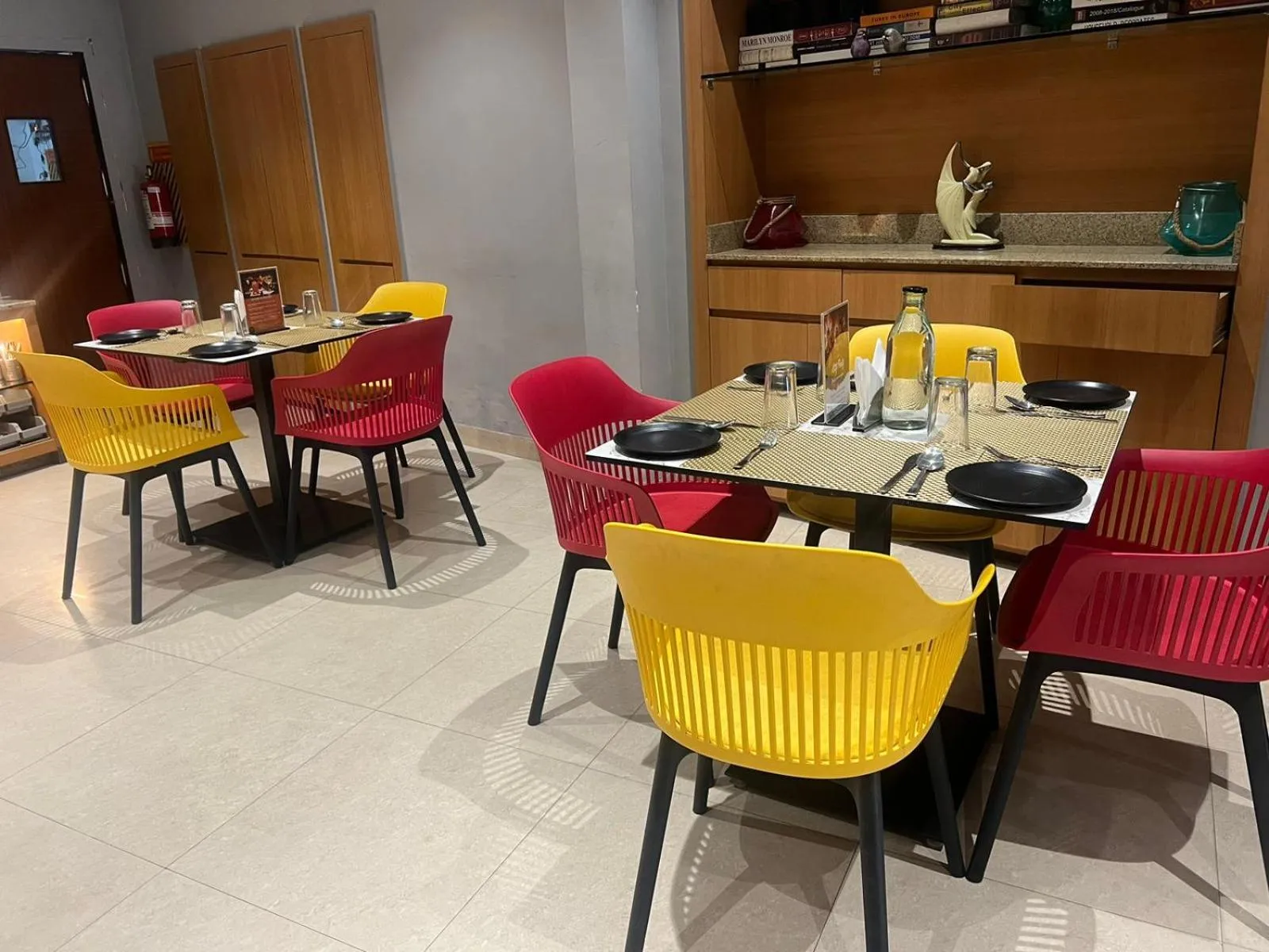 Restaurant/places to eat in Sparrow Hotel Managed by Siara Sariska Alwar