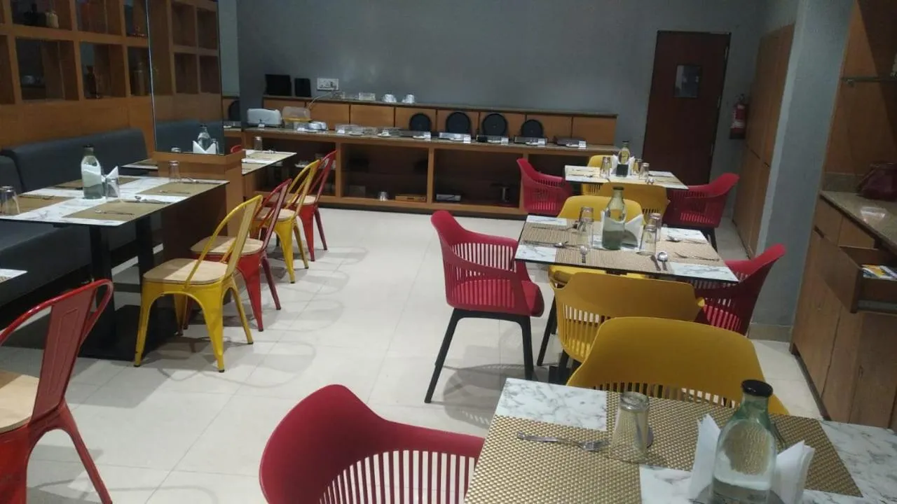 Restaurant/places to eat in Sparrow Hotel Managed by Siara Sariska Alwar