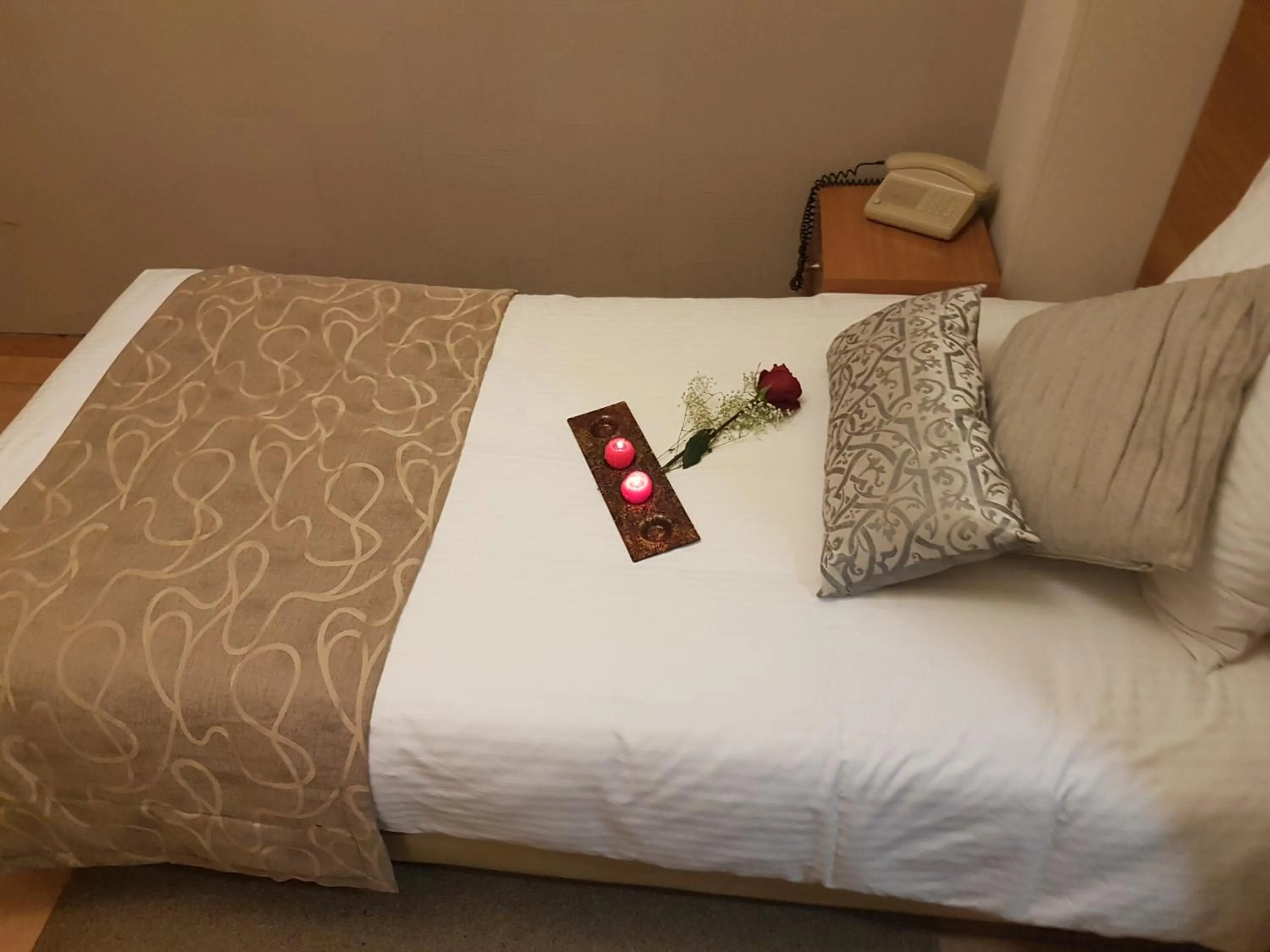 Bedroom, Bed in Glaros Hotel