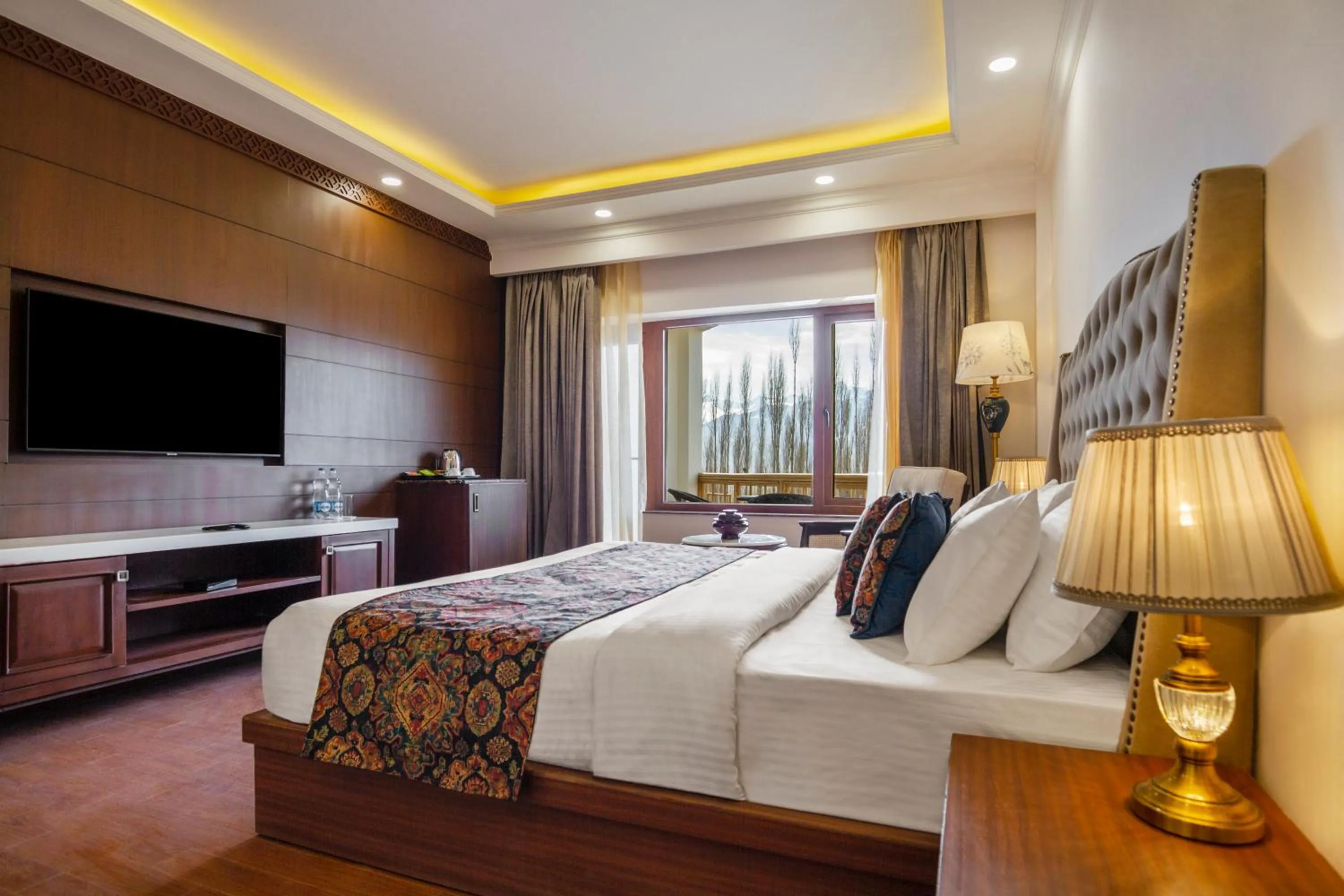 Bedroom, Bed in Hotel Gyalpo Residency - A Mountain View Luxury Hotel in Leh