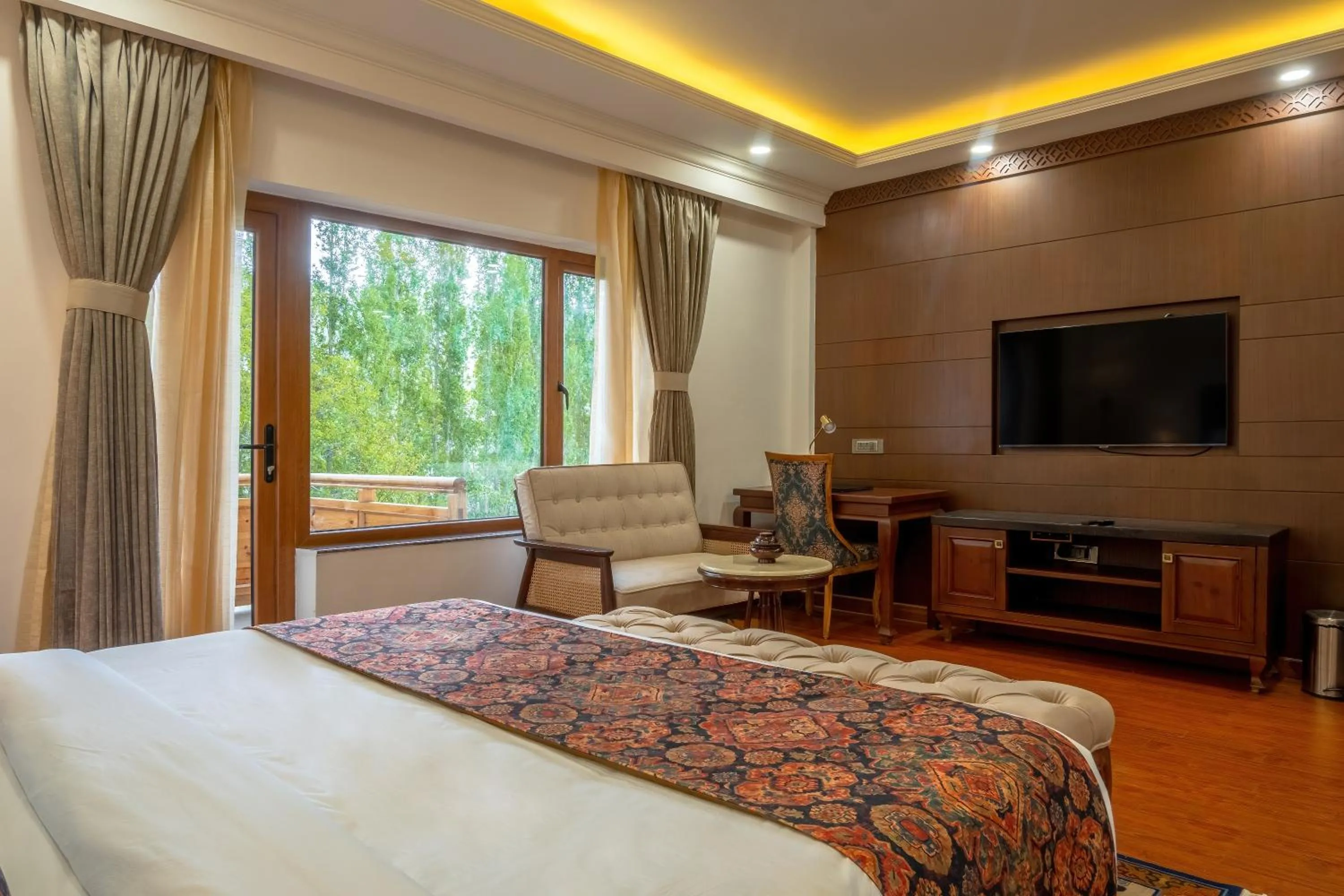 Bed in Hotel Gyalpo Residency - A Mountain View Luxury Hotel in Leh