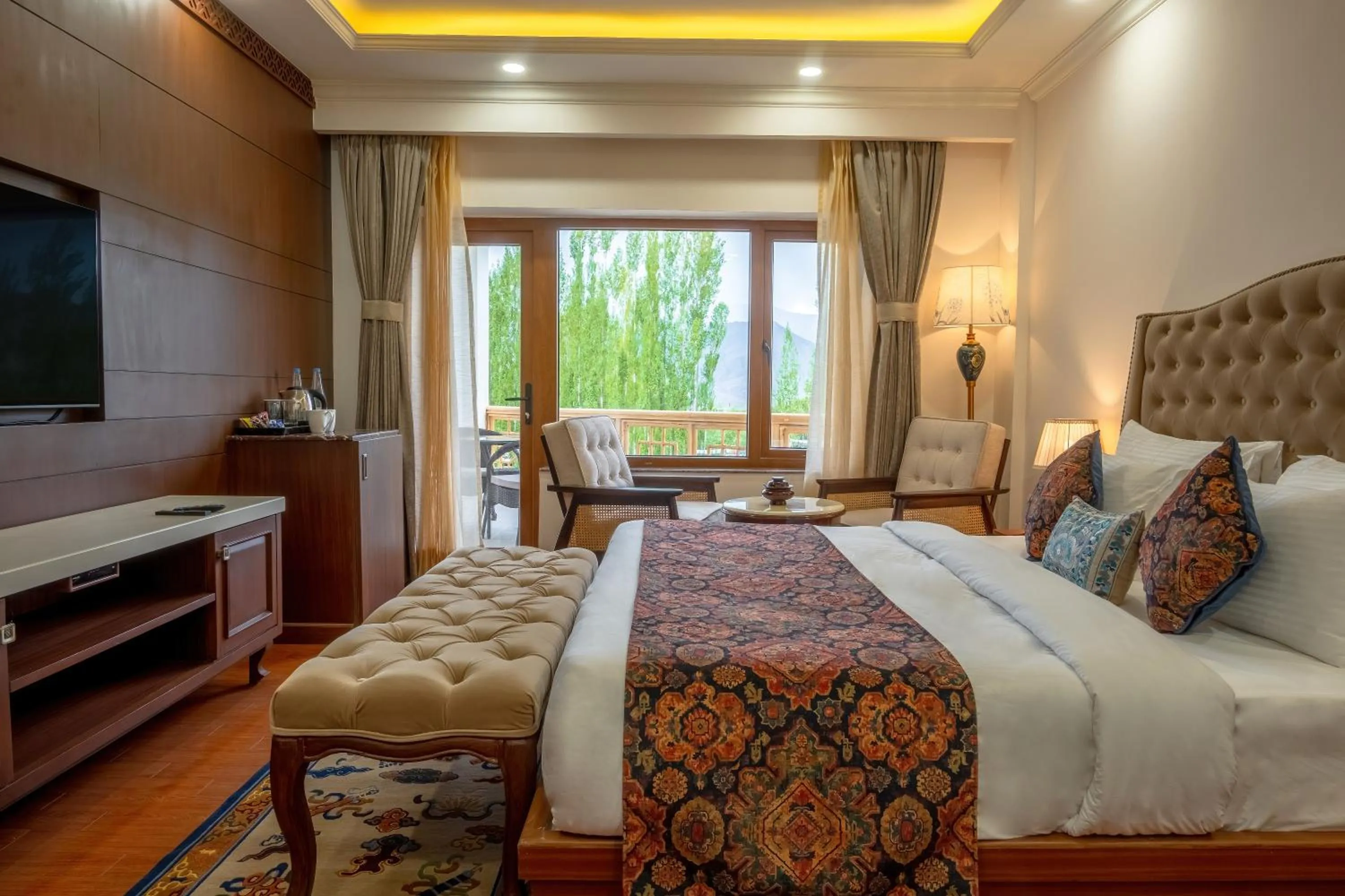 Bed in Hotel Gyalpo Residency - A Mountain View Luxury Hotel in Leh