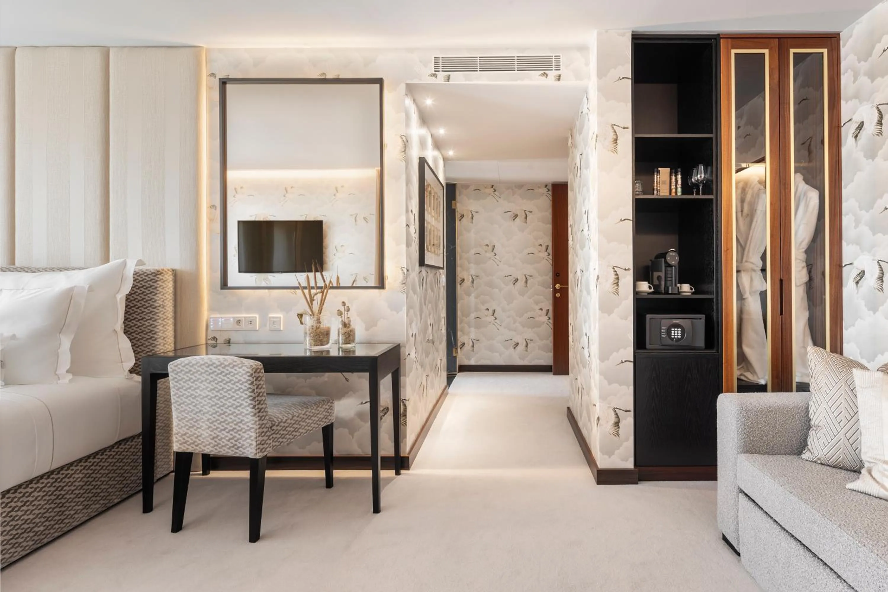 safe, Bed in Wine & Books Porto Hotel - Small Luxury Hotels Of The World