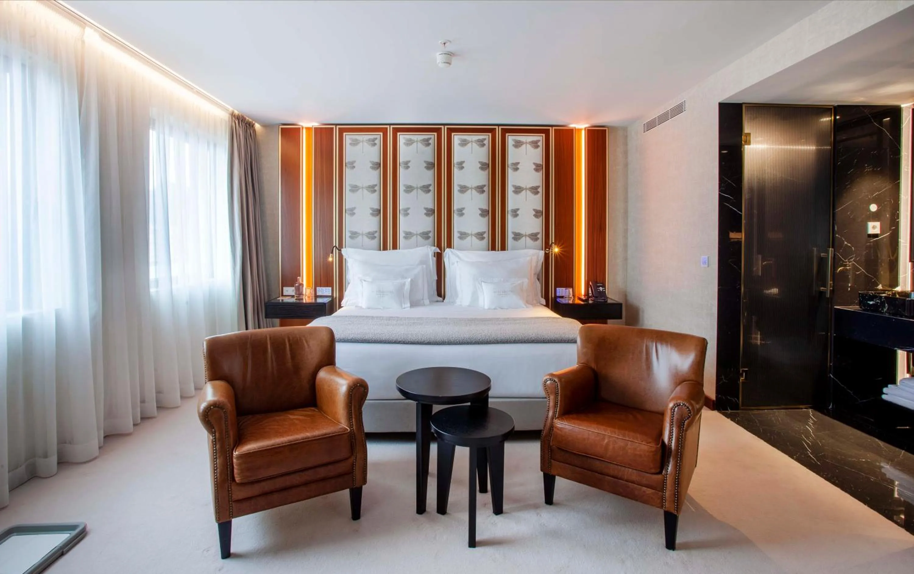 Bed in Wine & Books Porto Hotel - Small Luxury Hotels Of The World