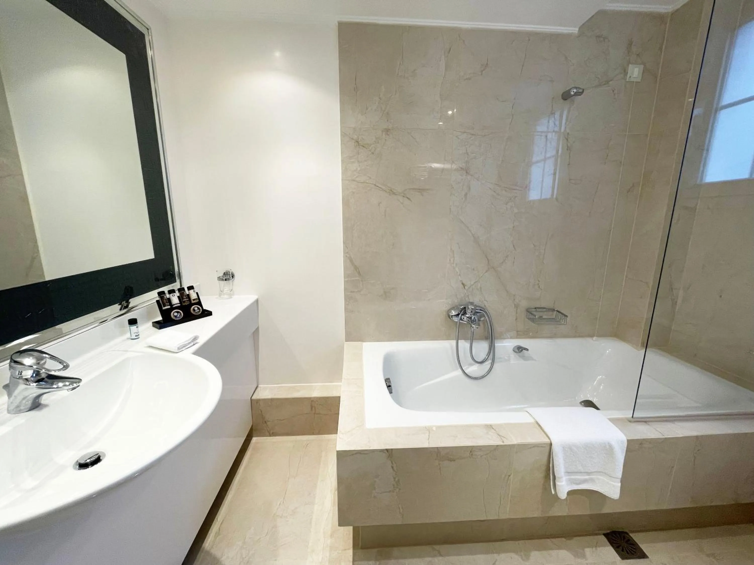 Bathroom in Theoxenia House Hotel