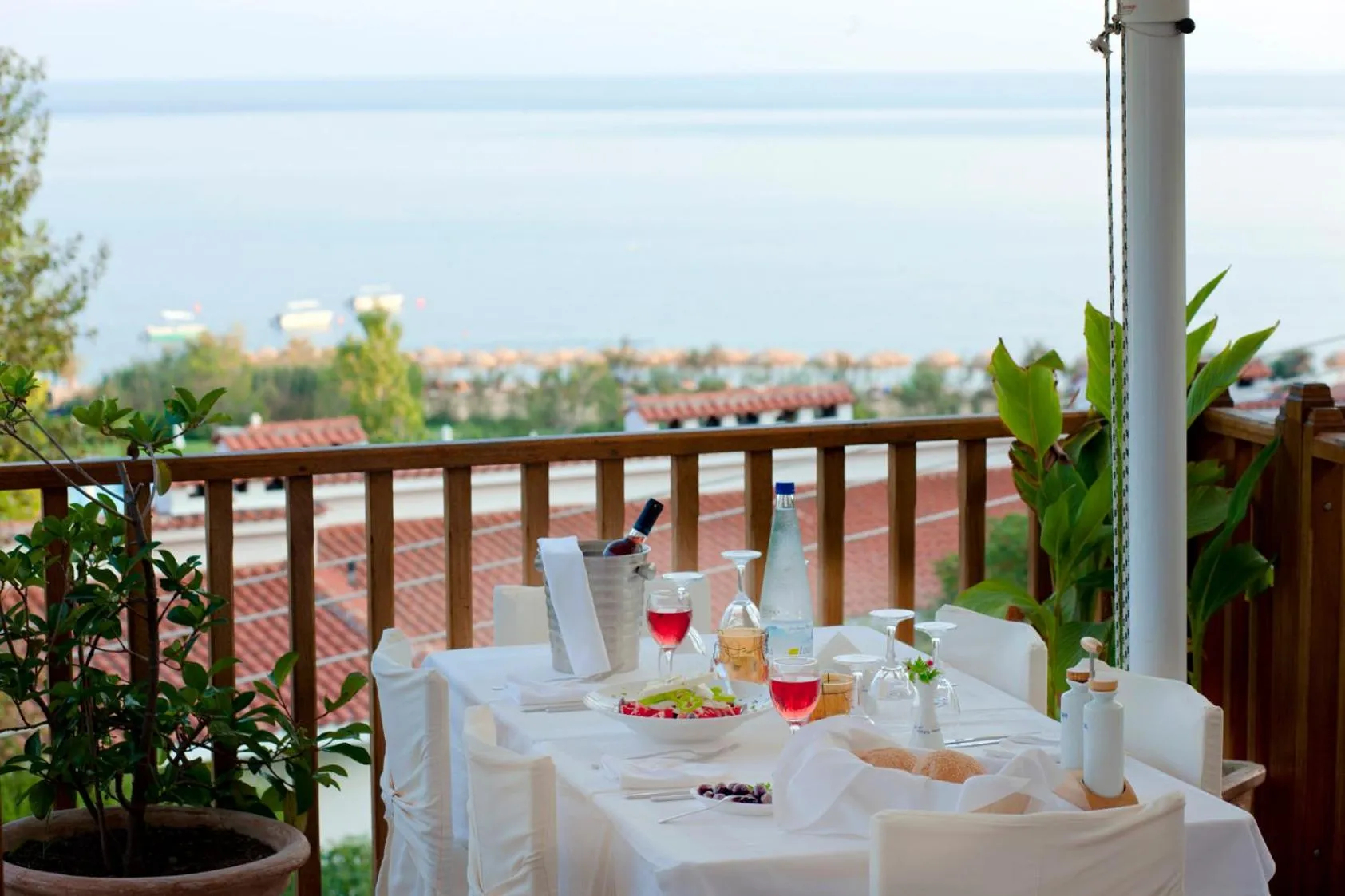 Restaurant/places to eat in Magic Hotel