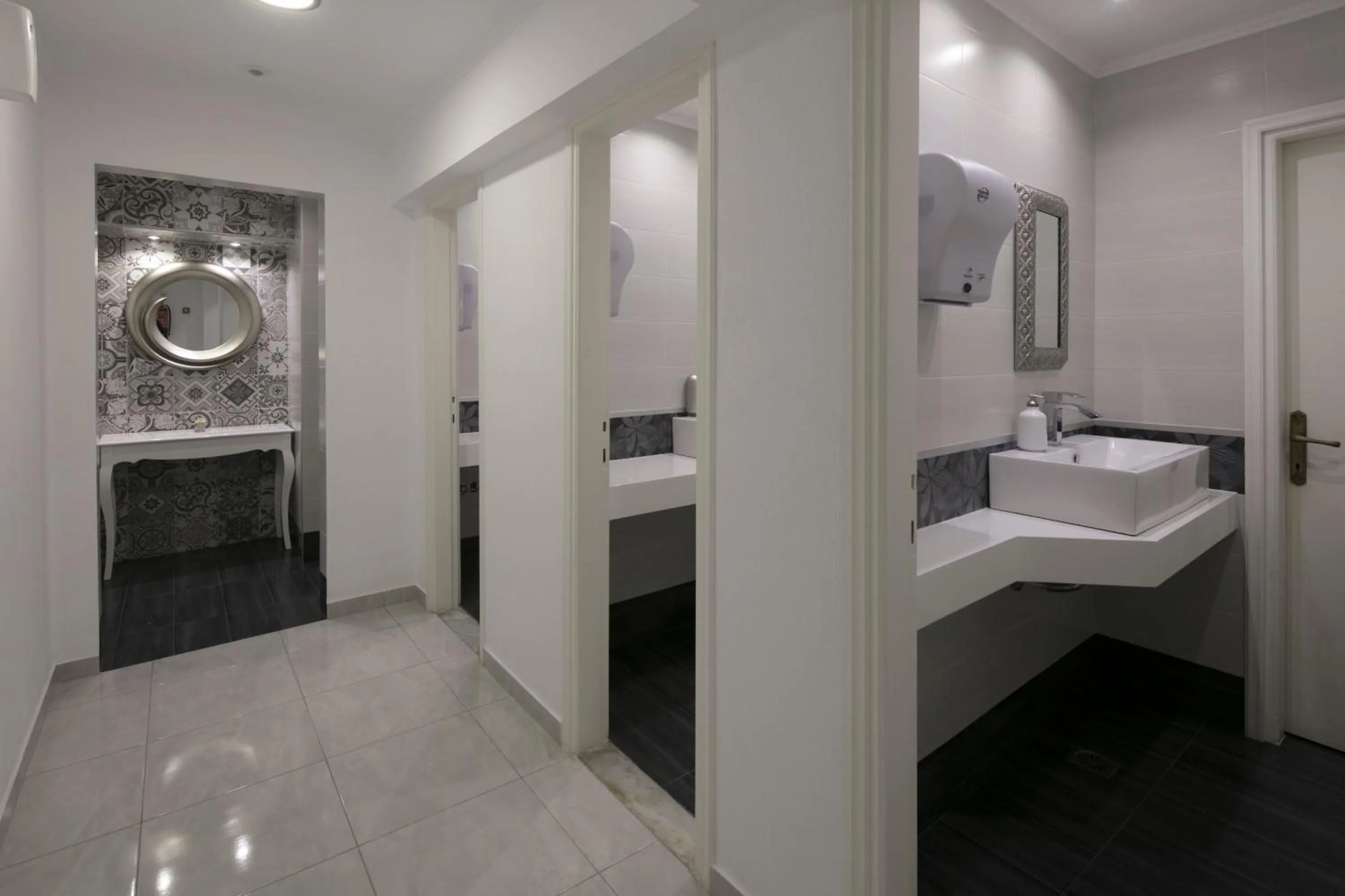 Area and facilities in Magic Hotel