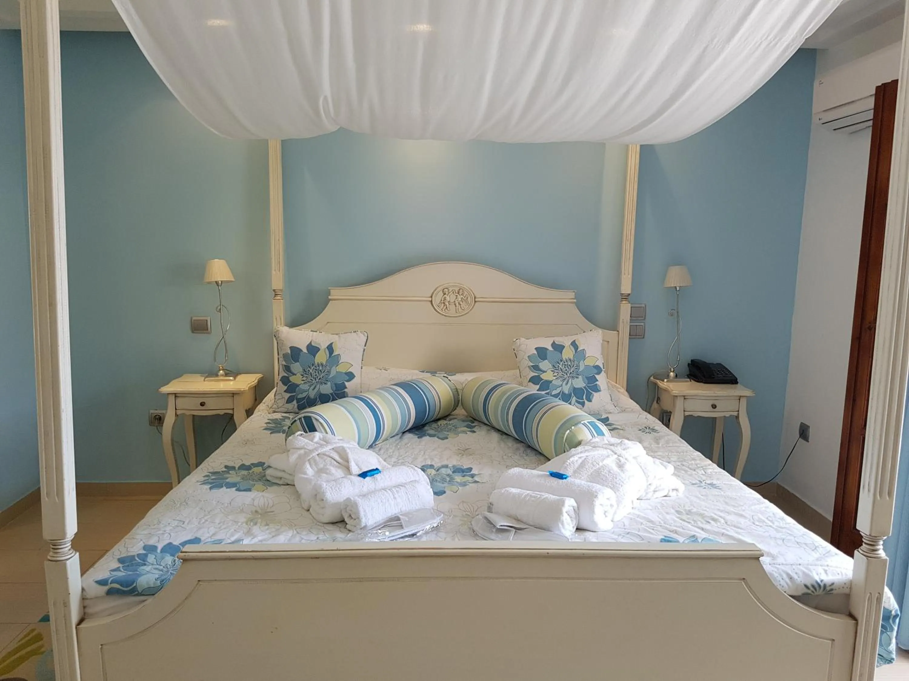 Bedroom, Bed in Magic Hotel