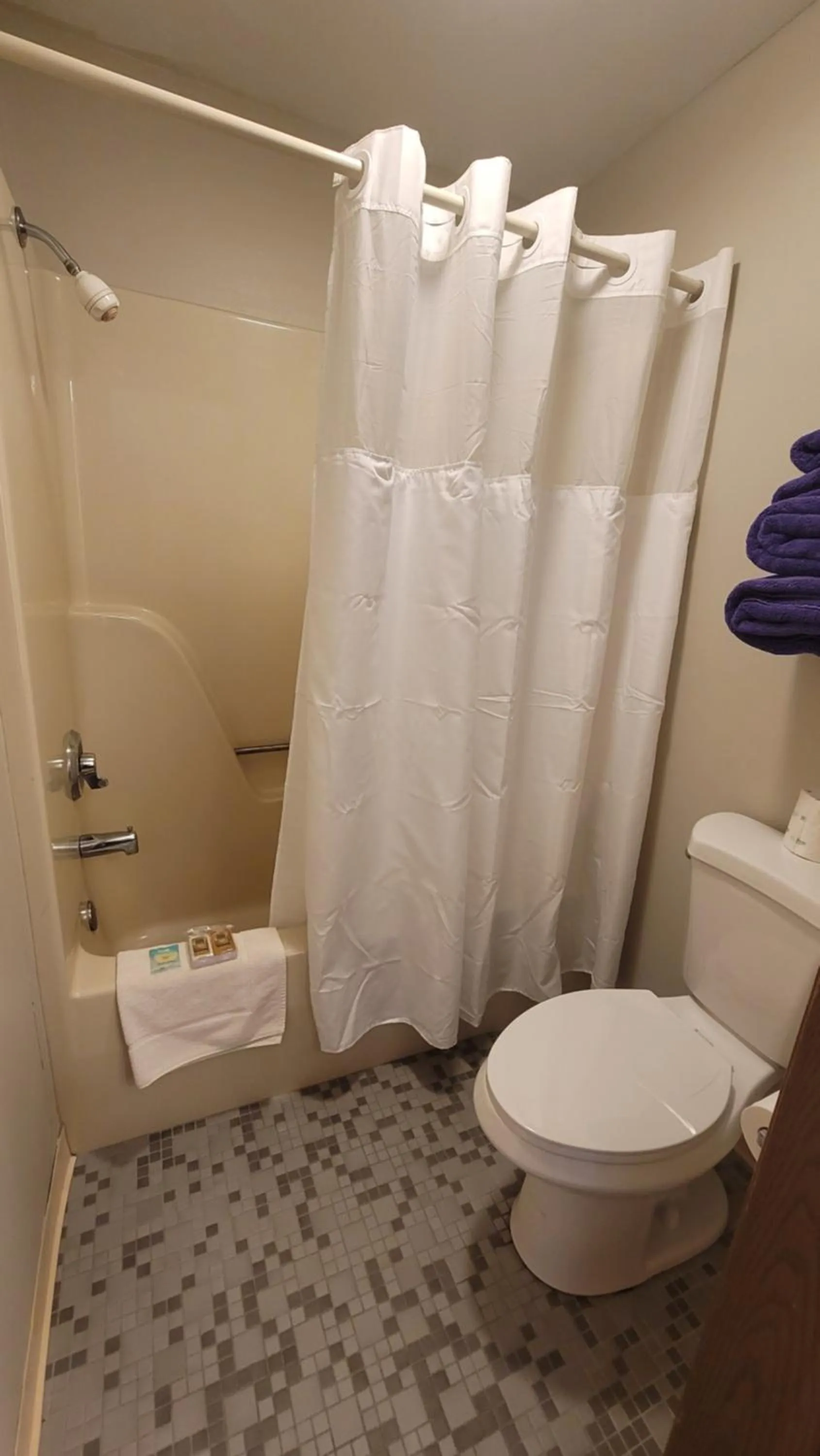 Shower, Bathroom in Northern Pine Inn