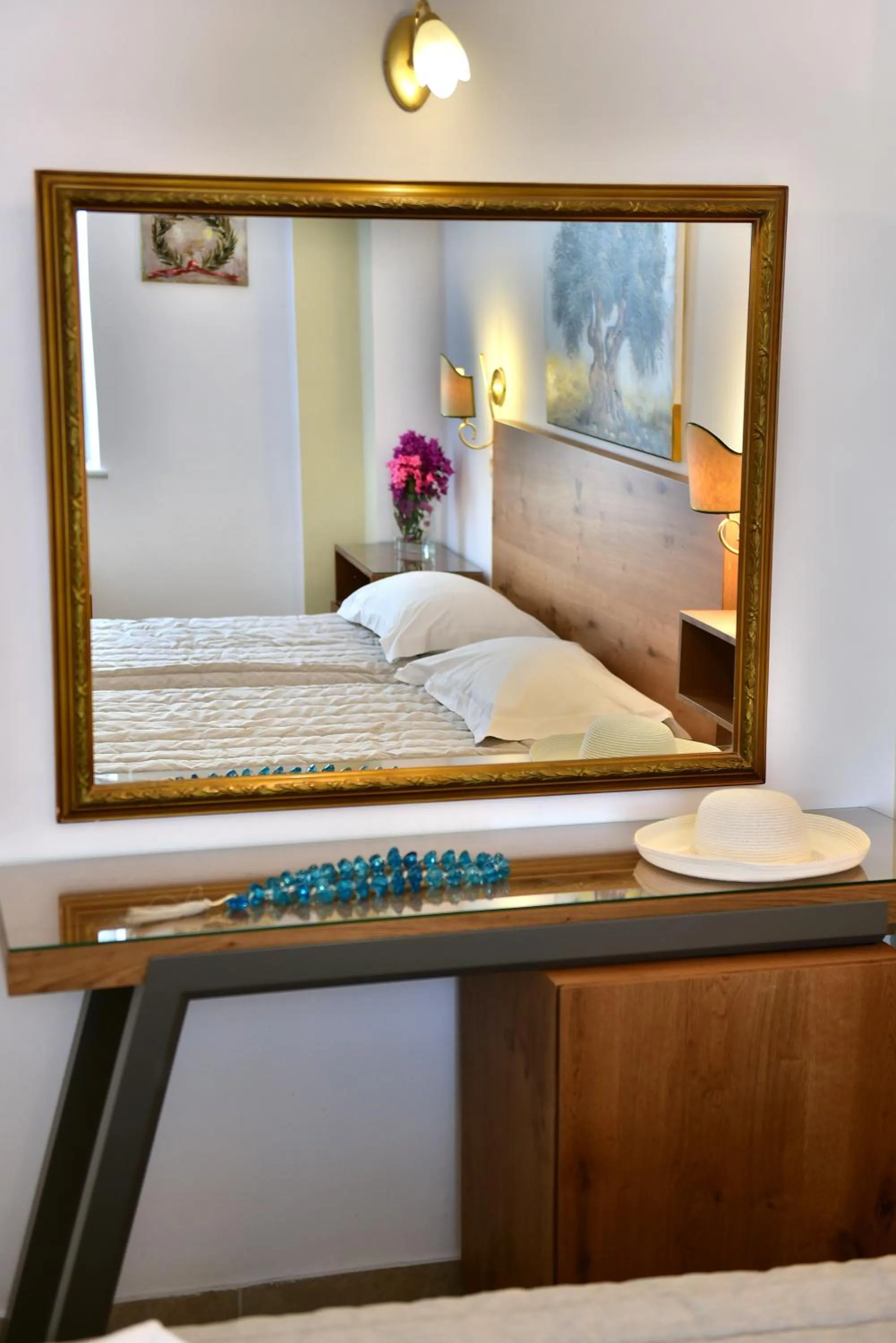 Bedroom, Bed in Mistral Hotel