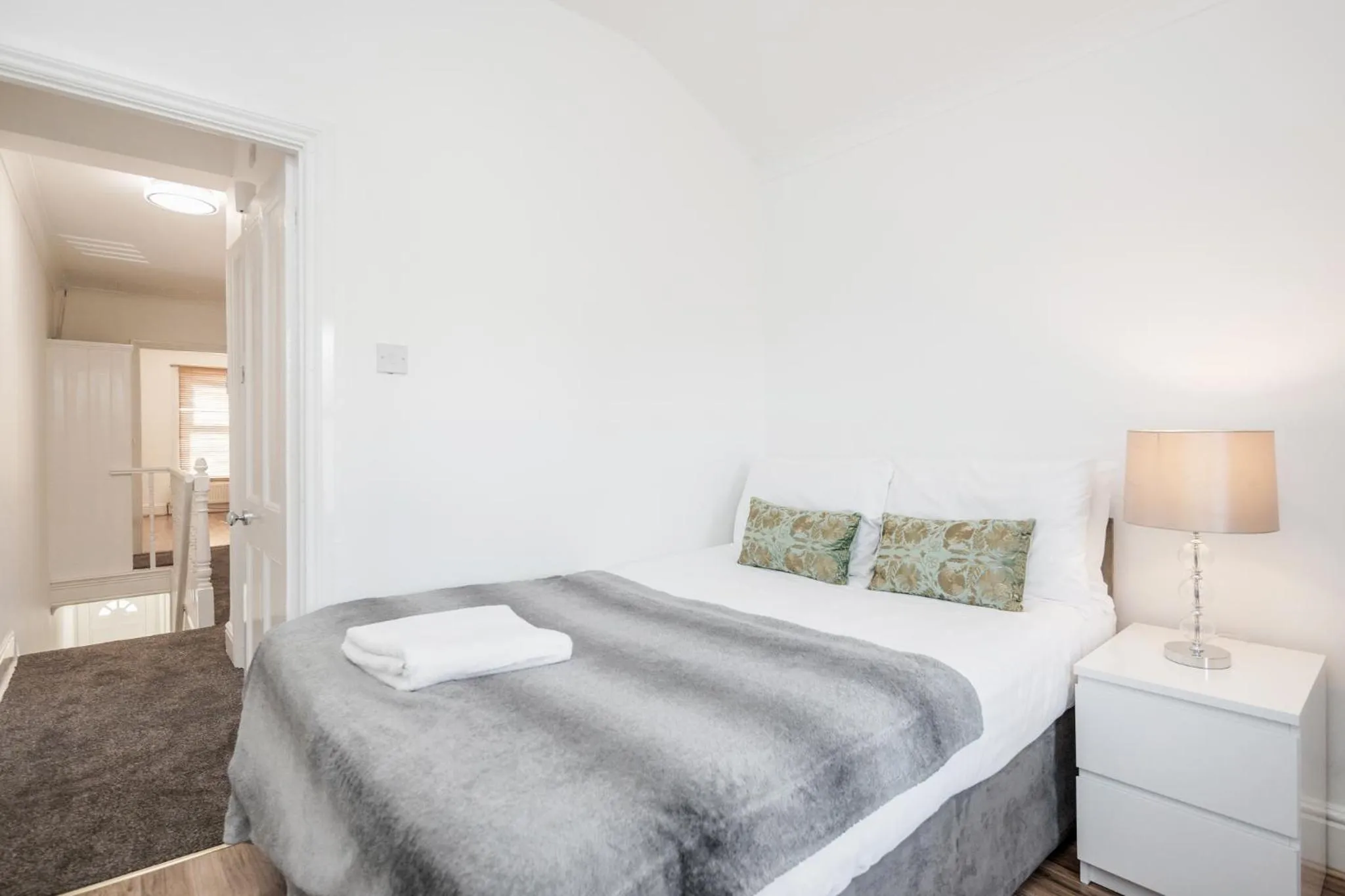 Bedroom, Bed in 4 Bed House - Sleeps 8 - Garden - Parking - Wifi