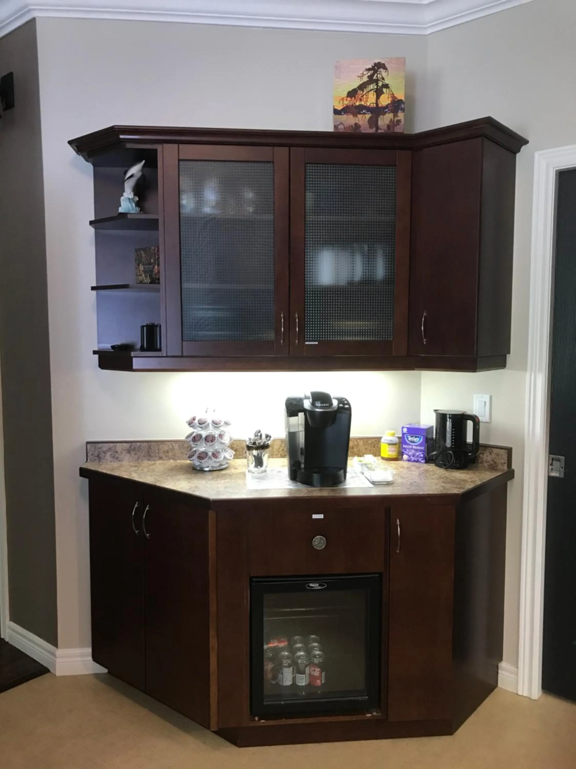 Coffee/tea facilities in Cozy Luxury on the Thames in Ontario!