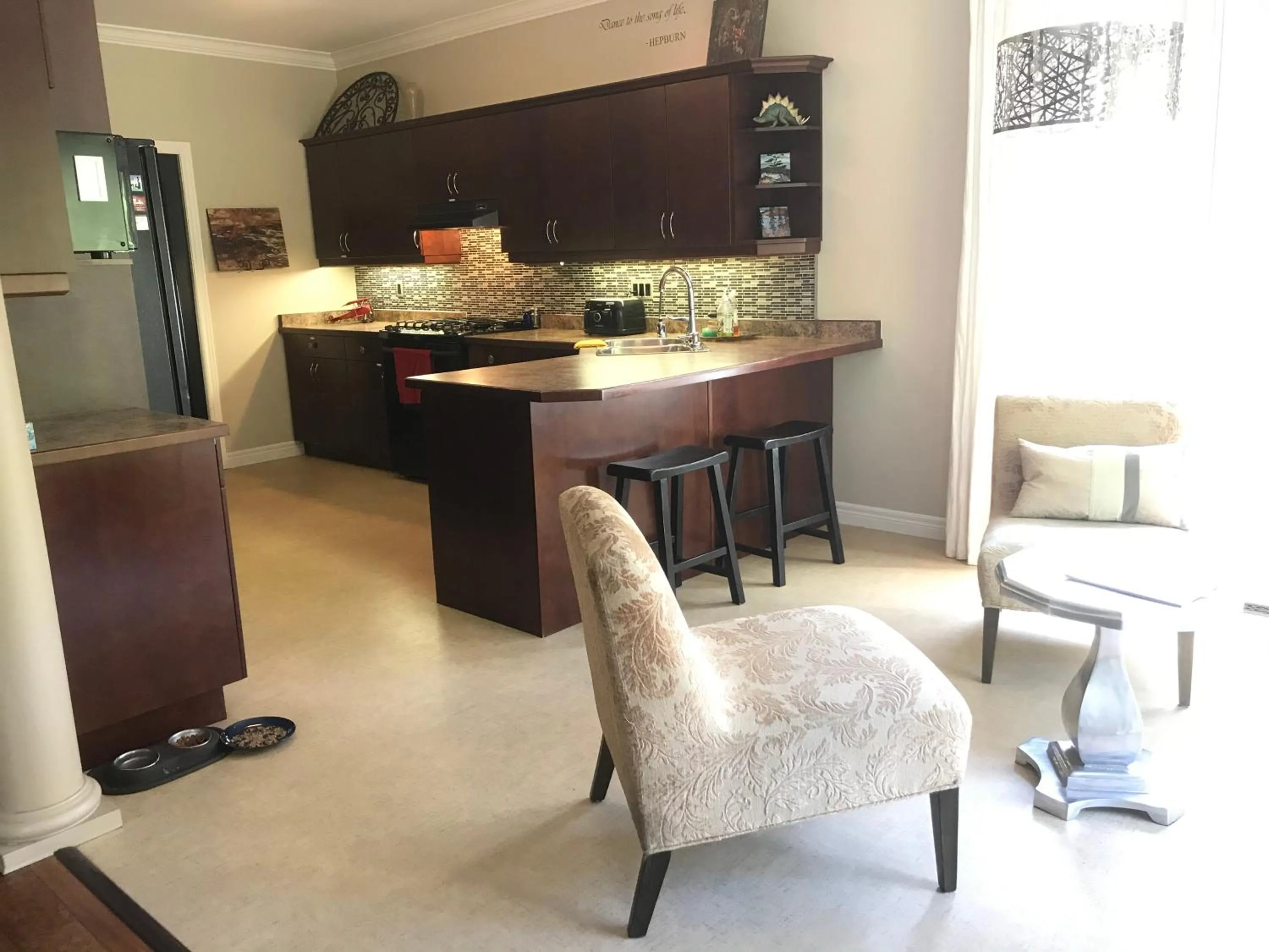 Kitchen or kitchenette in Cozy Luxury on the Thames in Ontario!