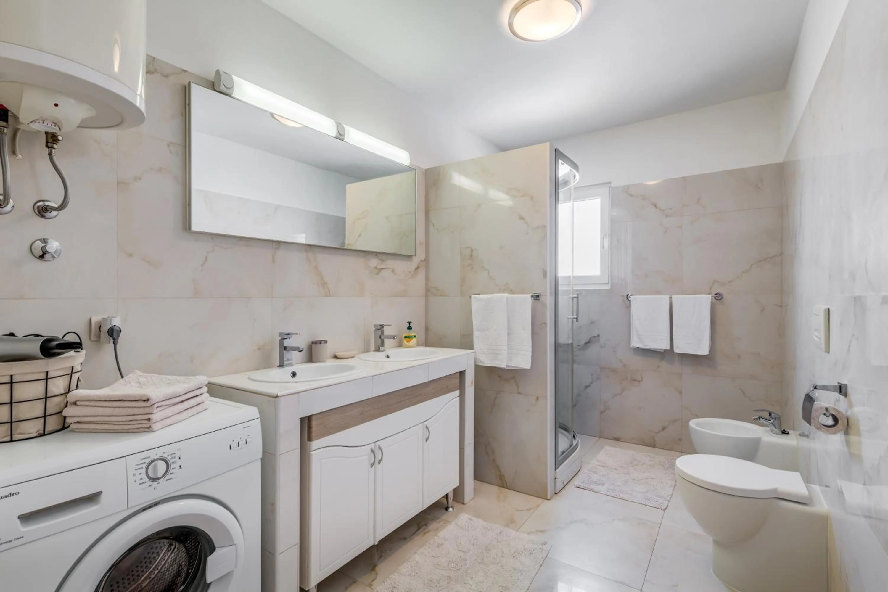 Shower in Apartment Renata + PRIVATE swimming pool in SPLIT