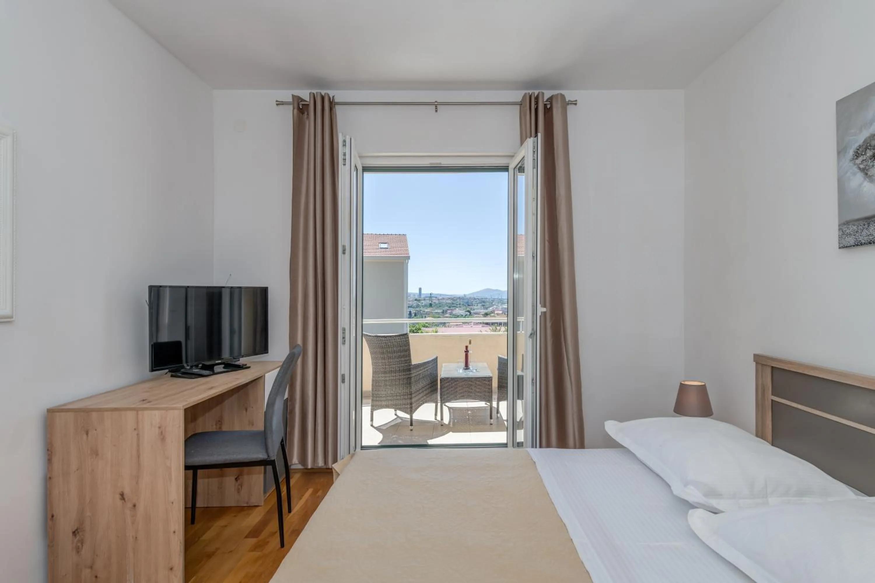 Bed in Apartment Renata + PRIVATE swimming pool in SPLIT