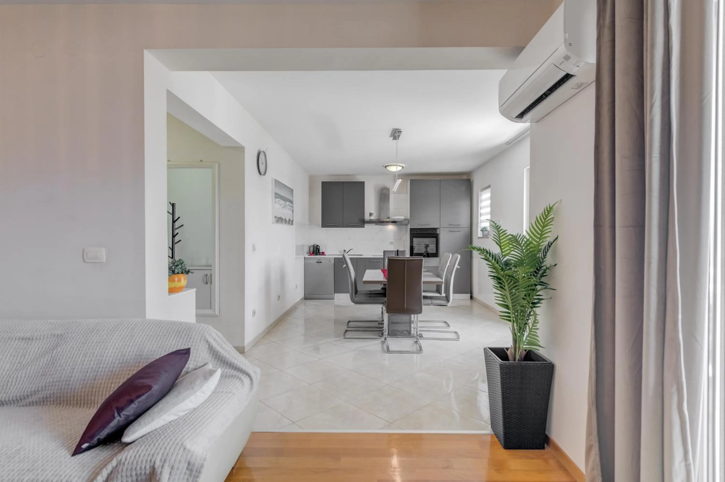 Apartment Renata + PRIVATE swimming pool in SPLIT