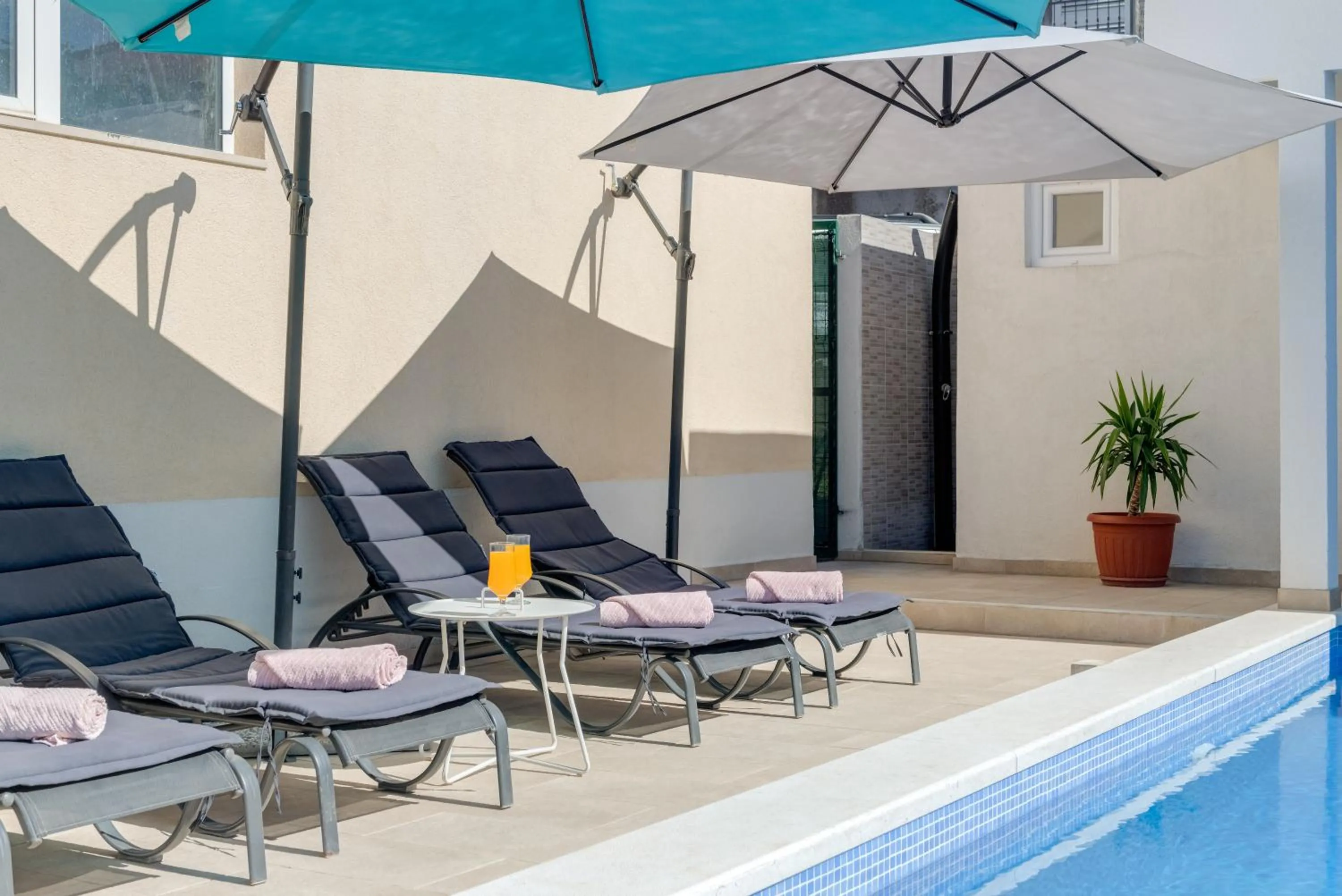 Apartment Renata + PRIVATE swimming pool in SPLIT