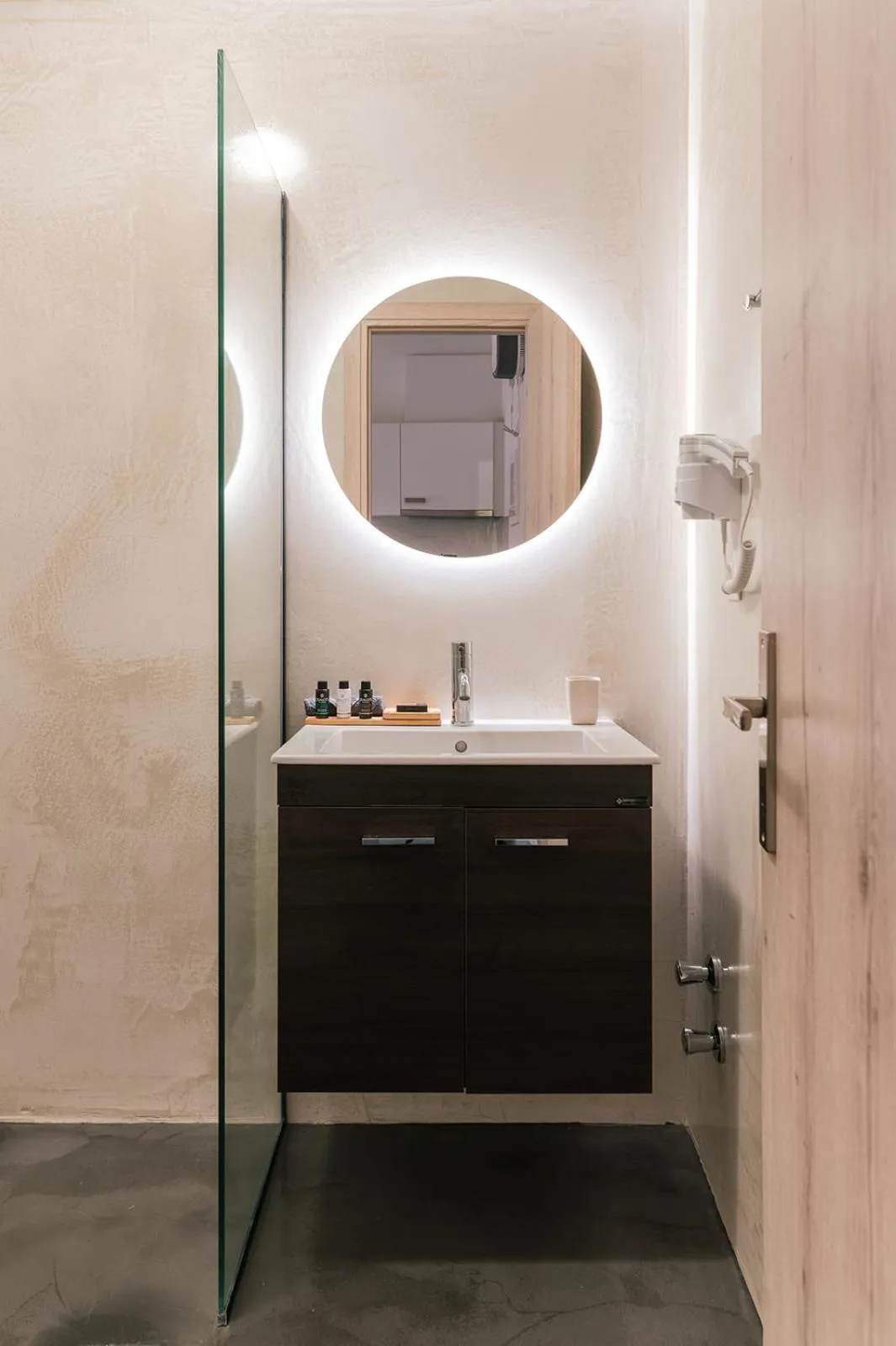 Bathroom in MAGNOLIA SUITES