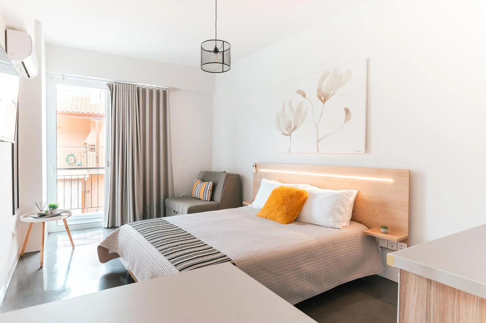 Bed in MAGNOLIA SUITES