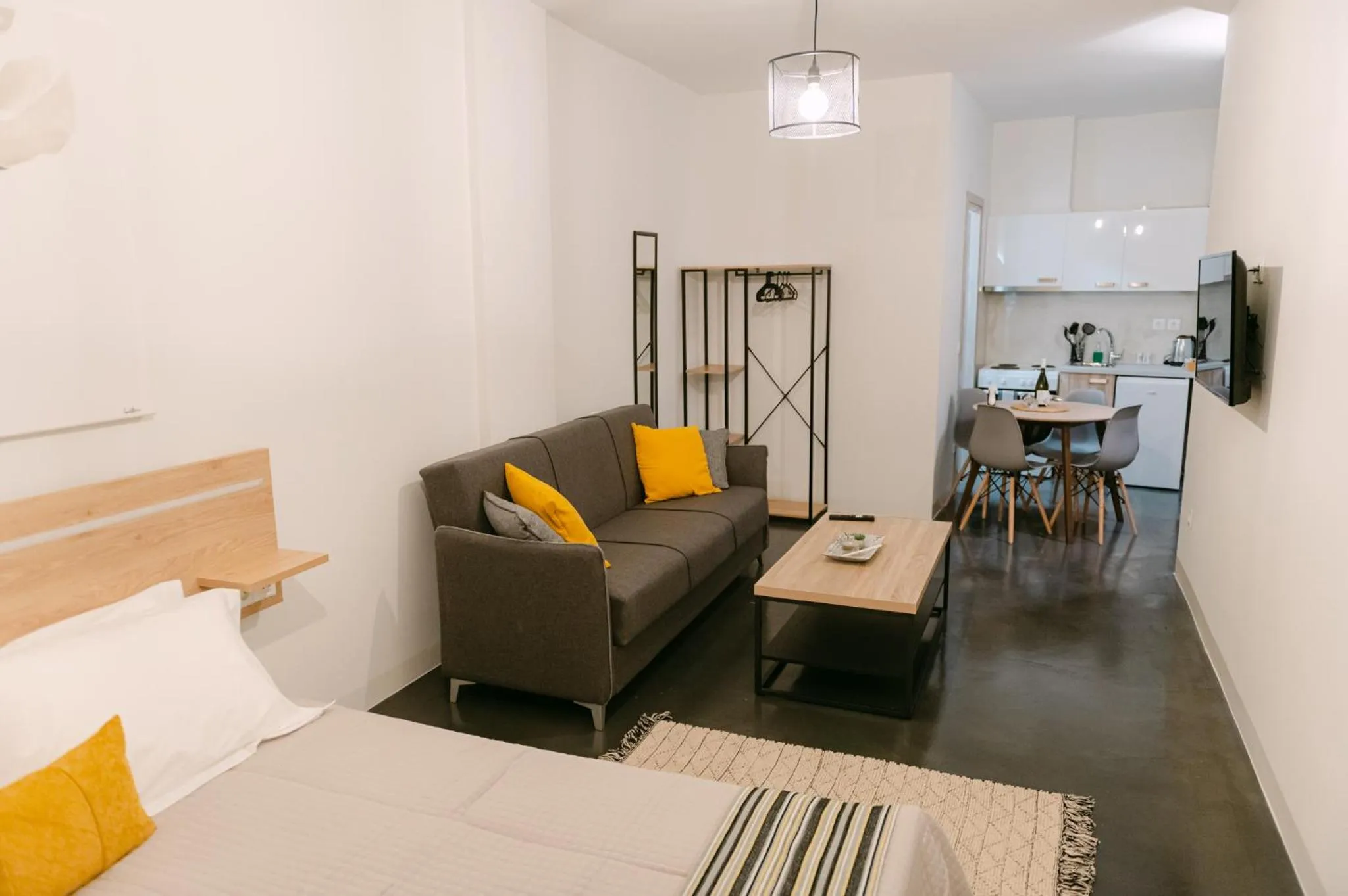 Bed in MAGNOLIA SUITES