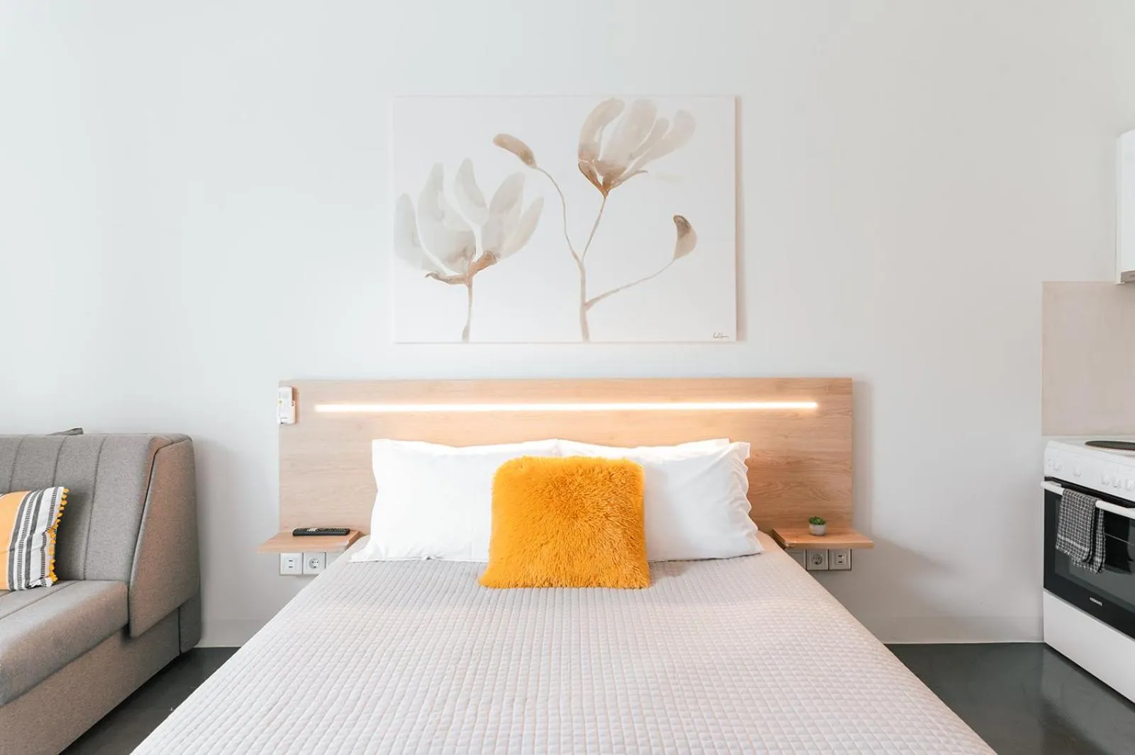 Bed in MAGNOLIA SUITES