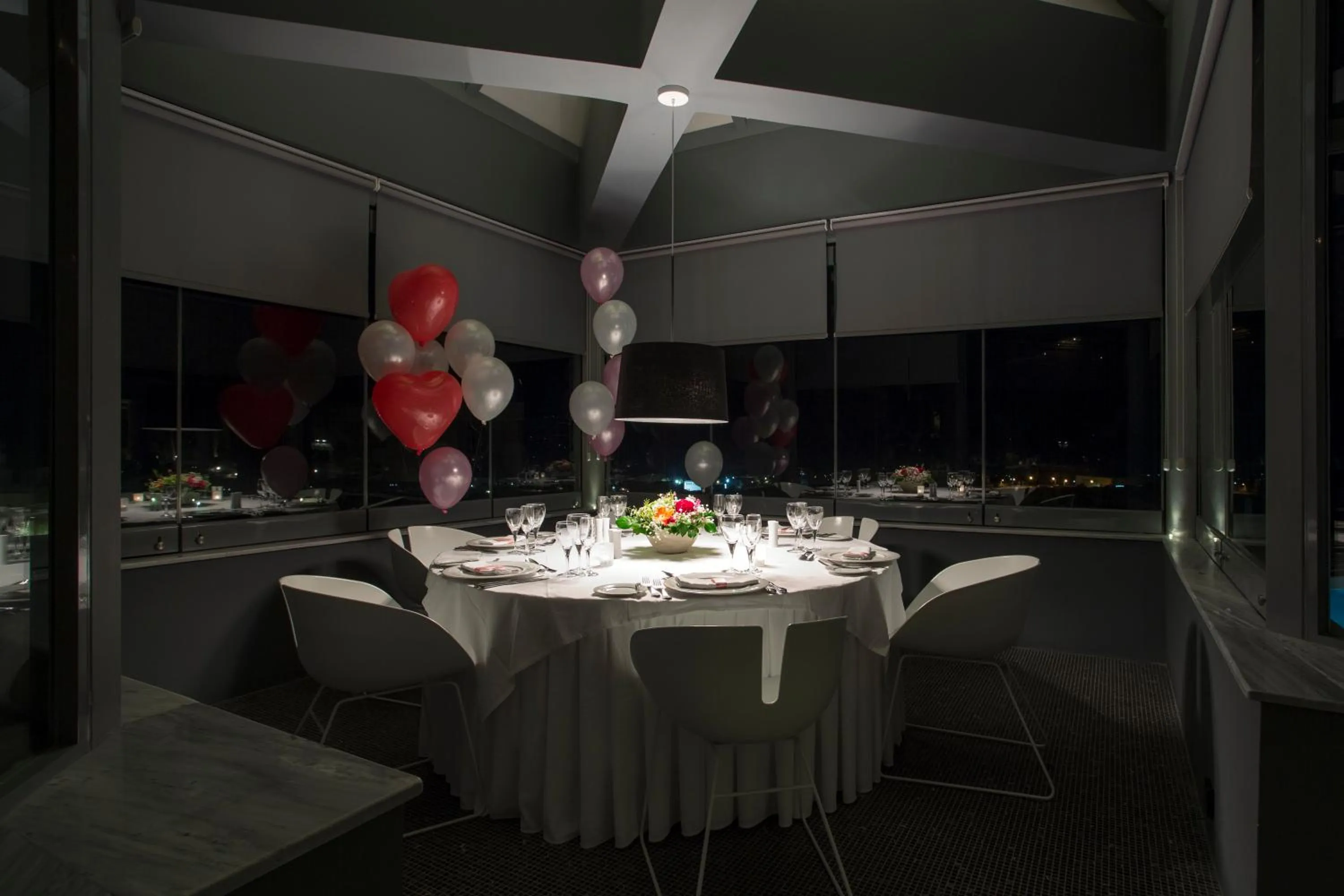 Restaurant/places to eat in The Majestic Hotel