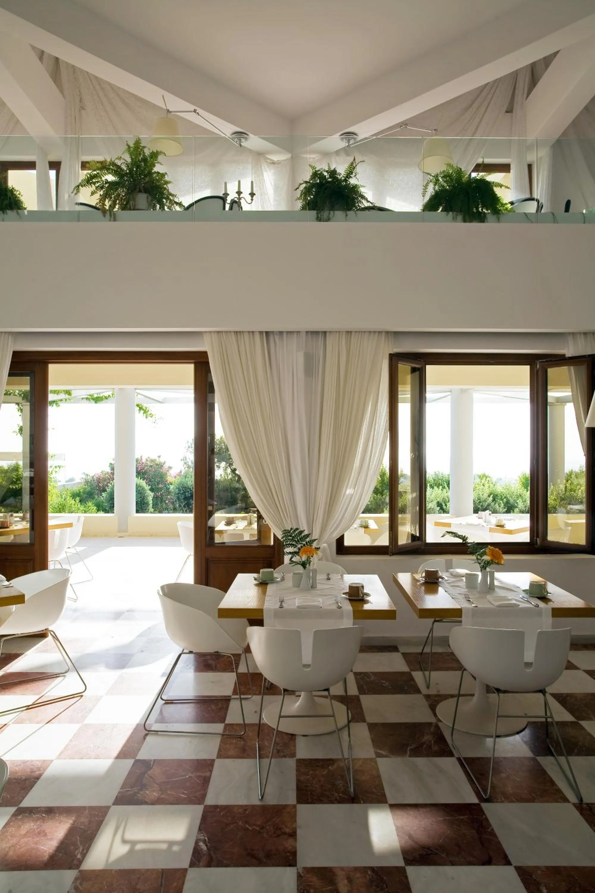 Restaurant/places to eat in The Majestic Hotel