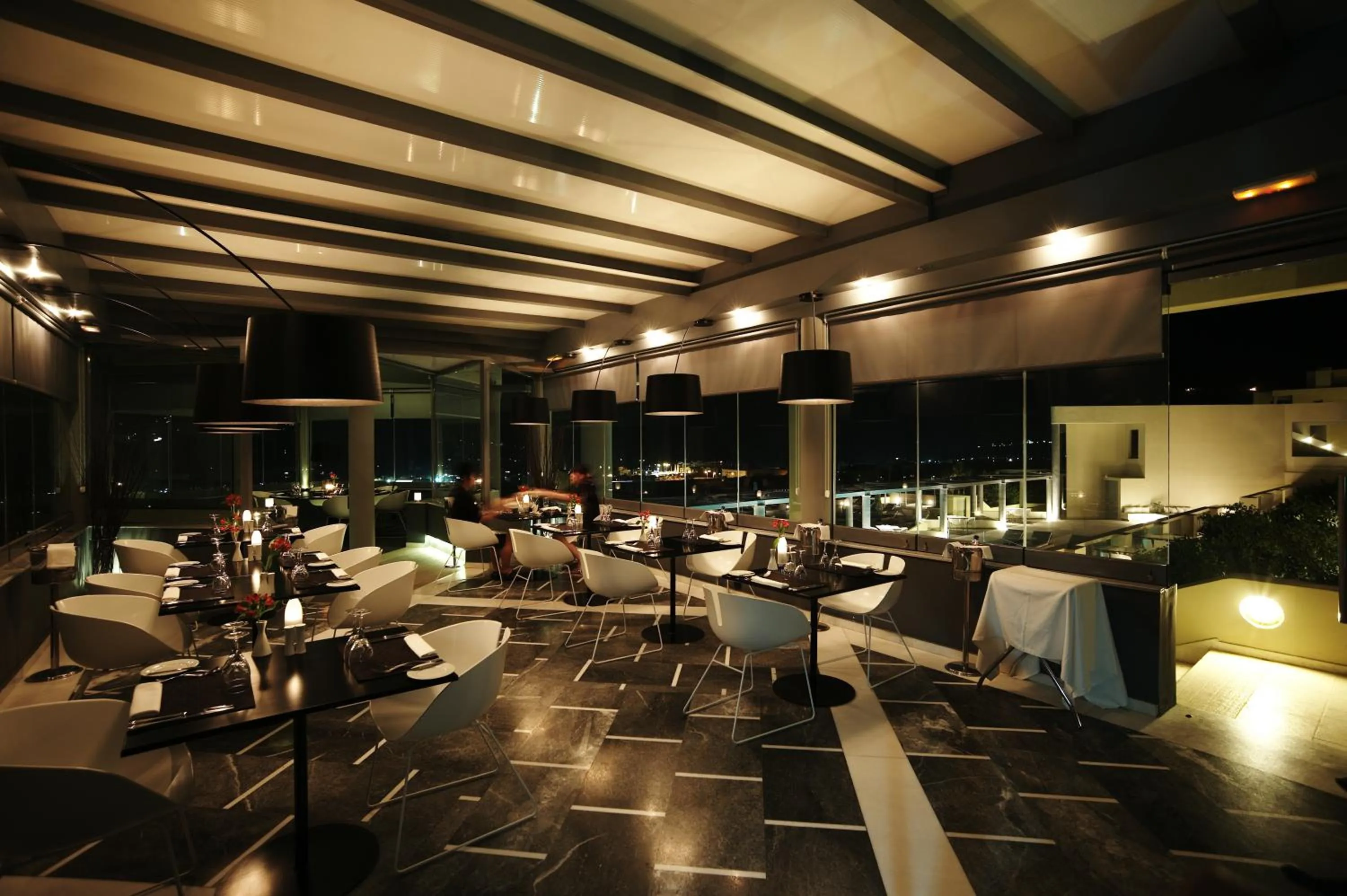 Restaurant/places to eat in The Majestic Hotel