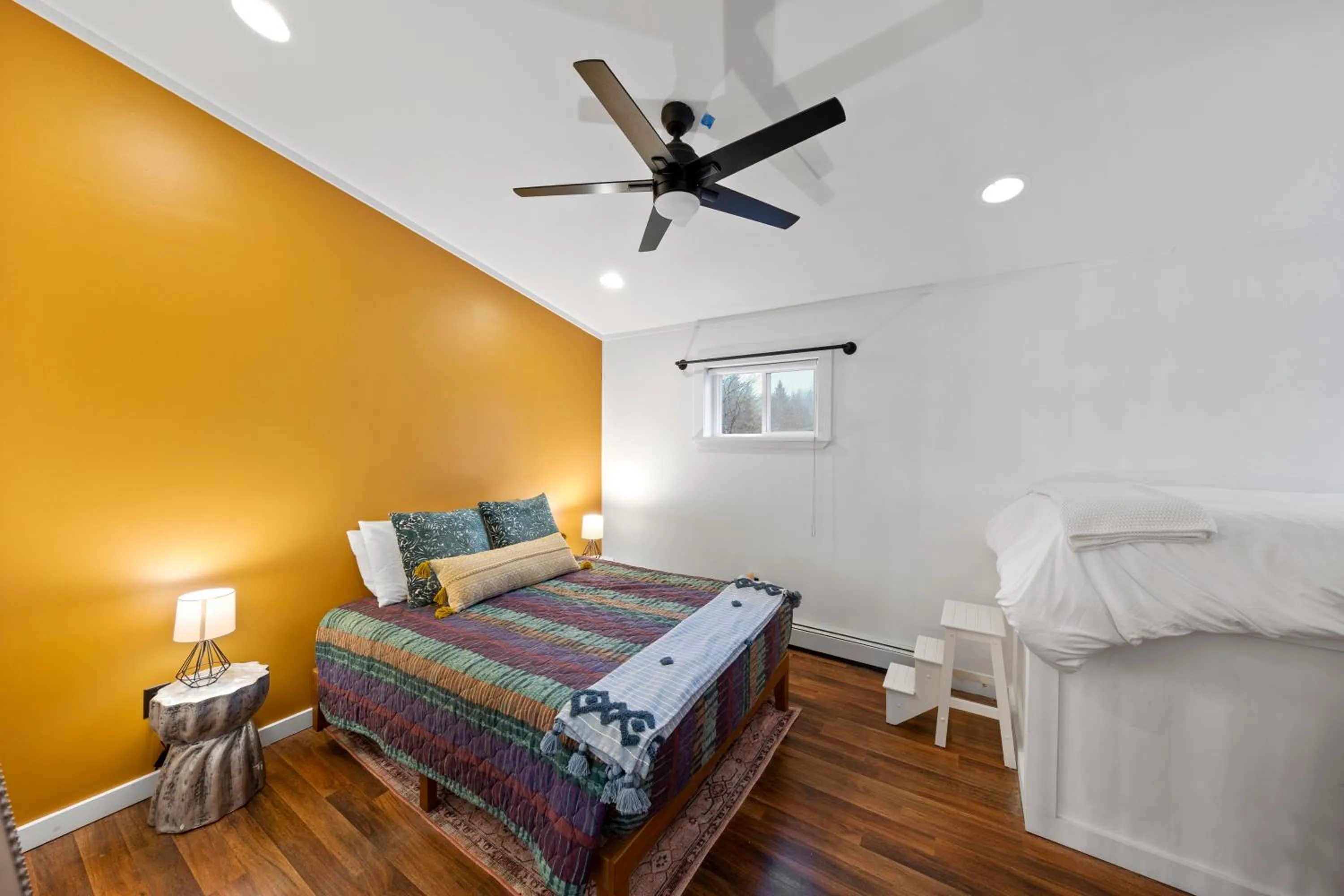 Bed in Wolfjaw Lodge