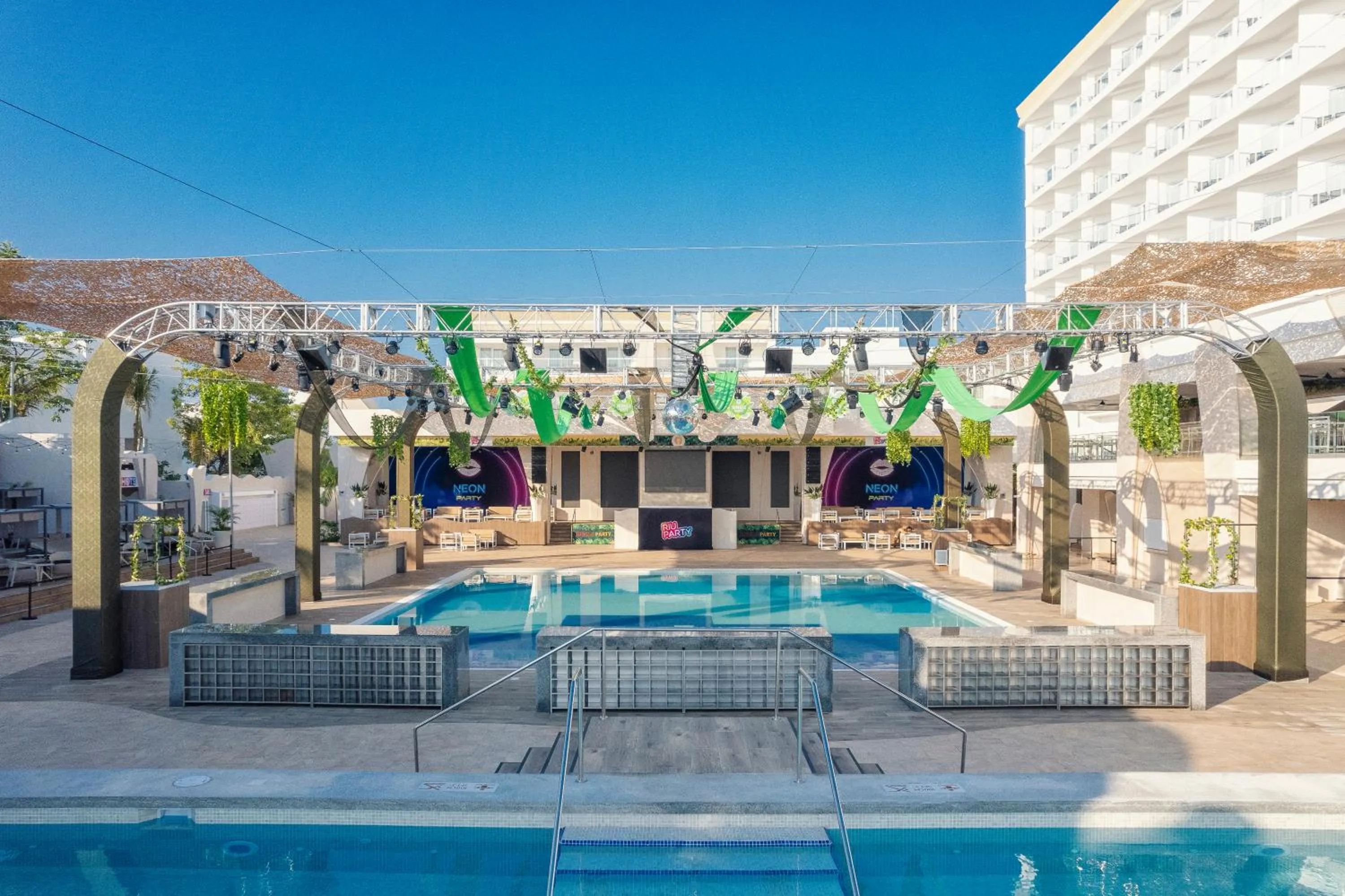 Swimming pool in Riu Caribe - All Inclusive