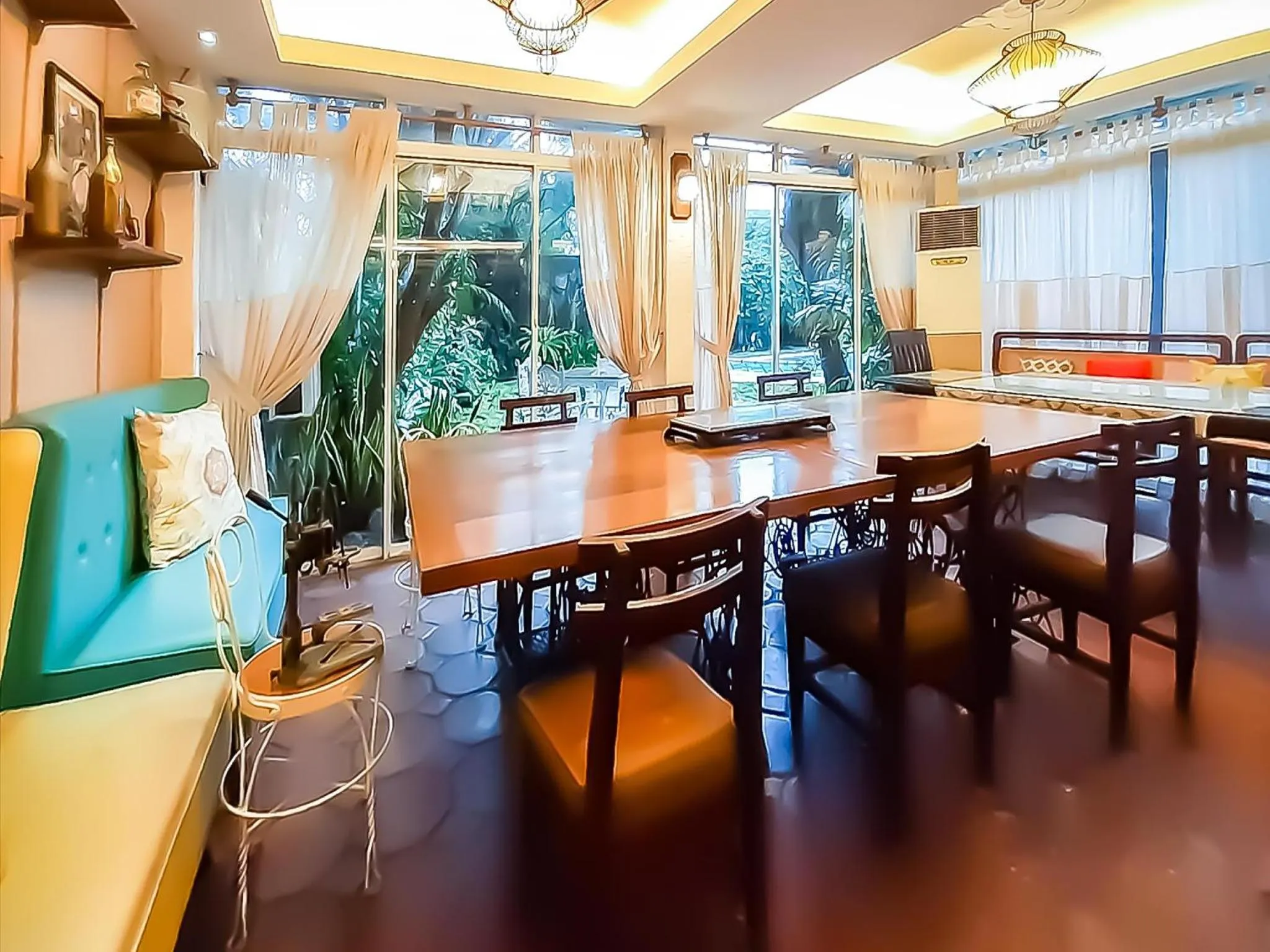 Restaurant/places to eat in Chito's Hotel