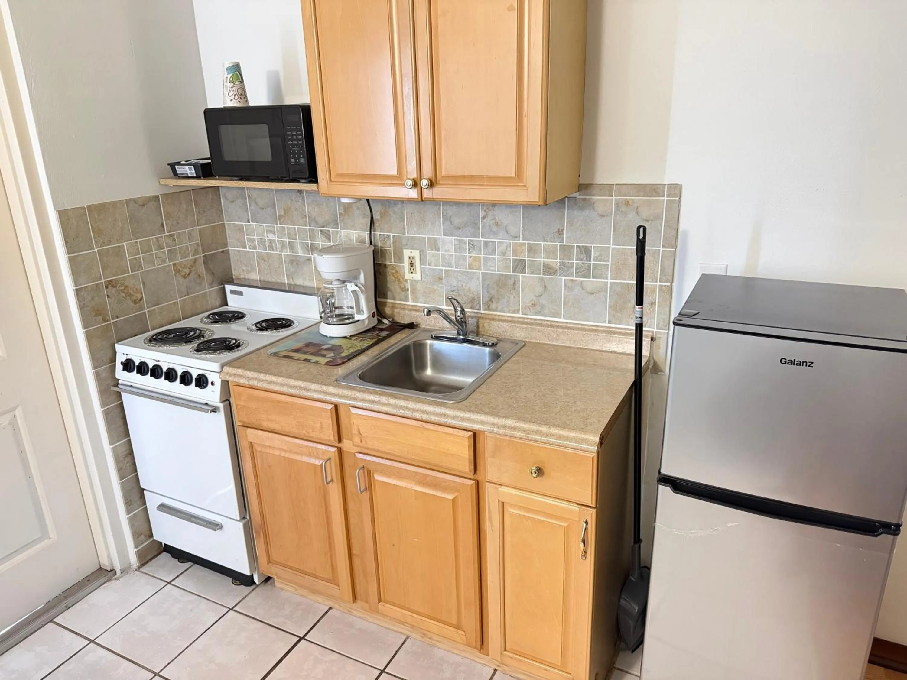 Kitchen or kitchenette in THE FLORIDIAN INN