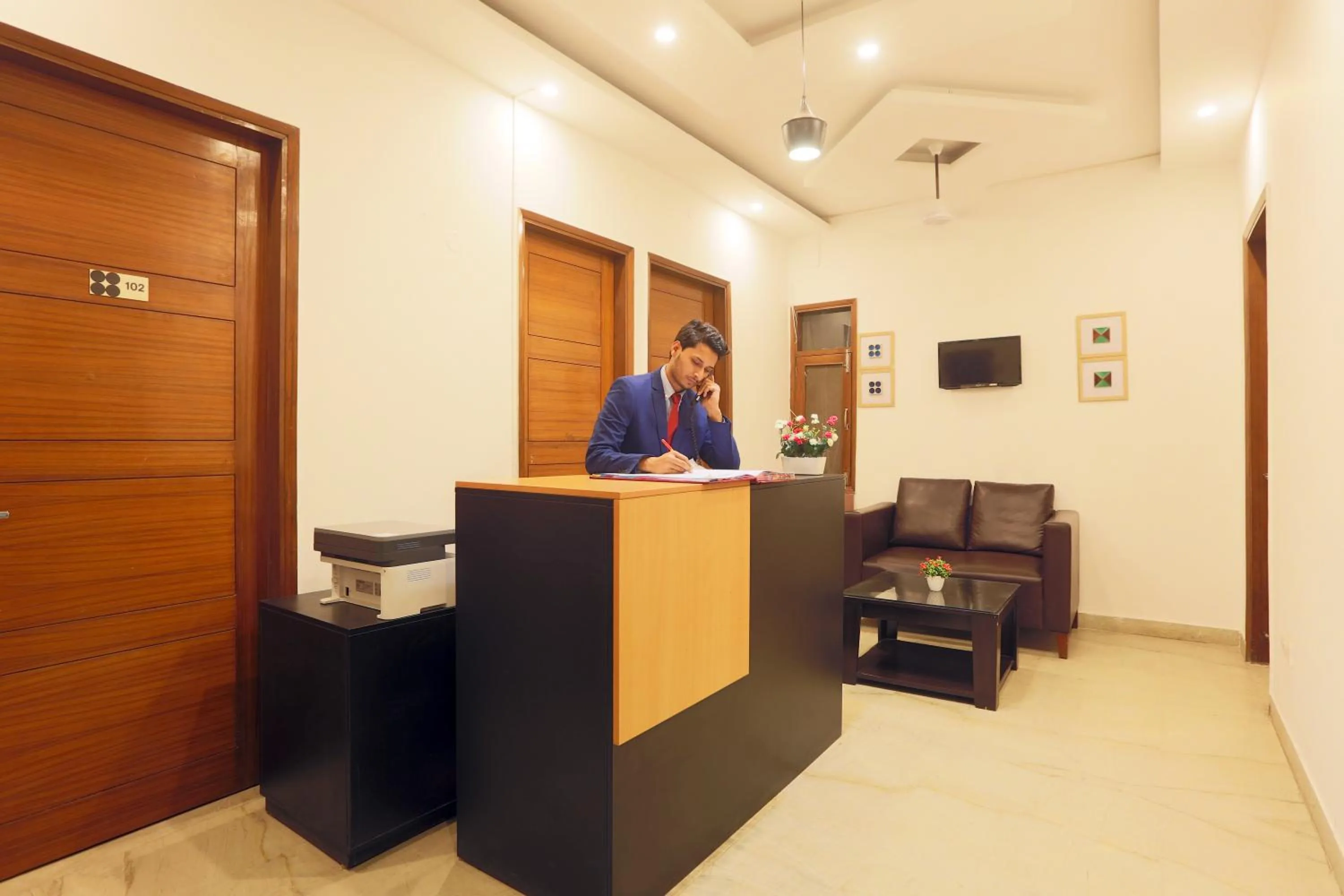 Lobby or reception in Hotel Surya Palace By Aura
