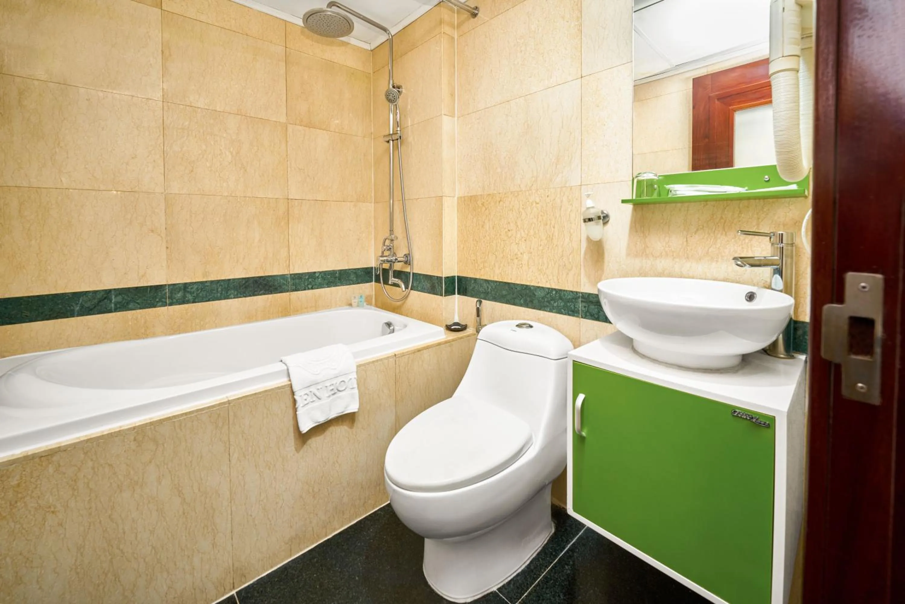 Toilet in EDEN HOTEL HÀ NỘI