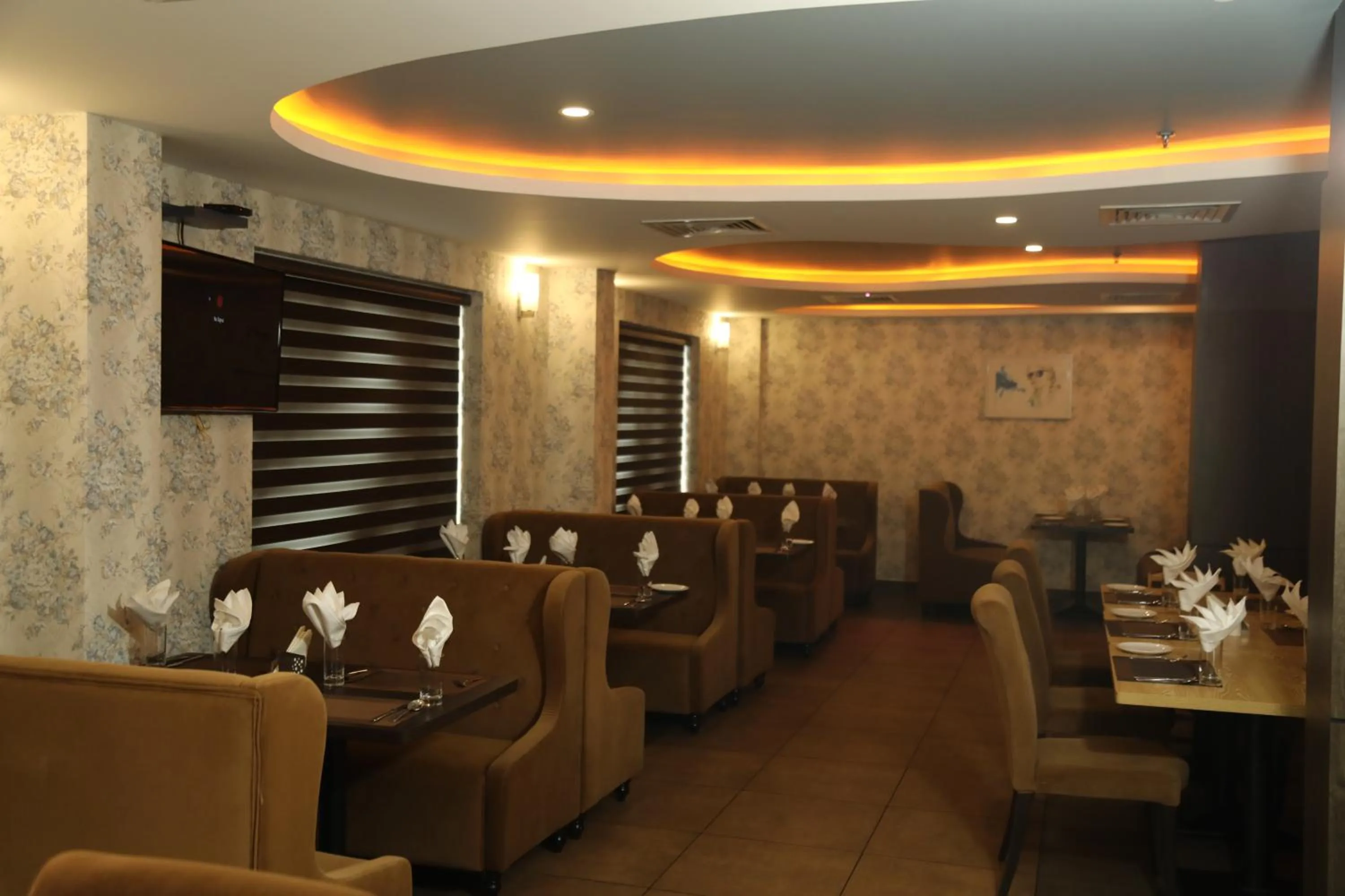 Restaurant/places to eat in MARIYALAYAM MUNROE ISLAND RESIDENCY