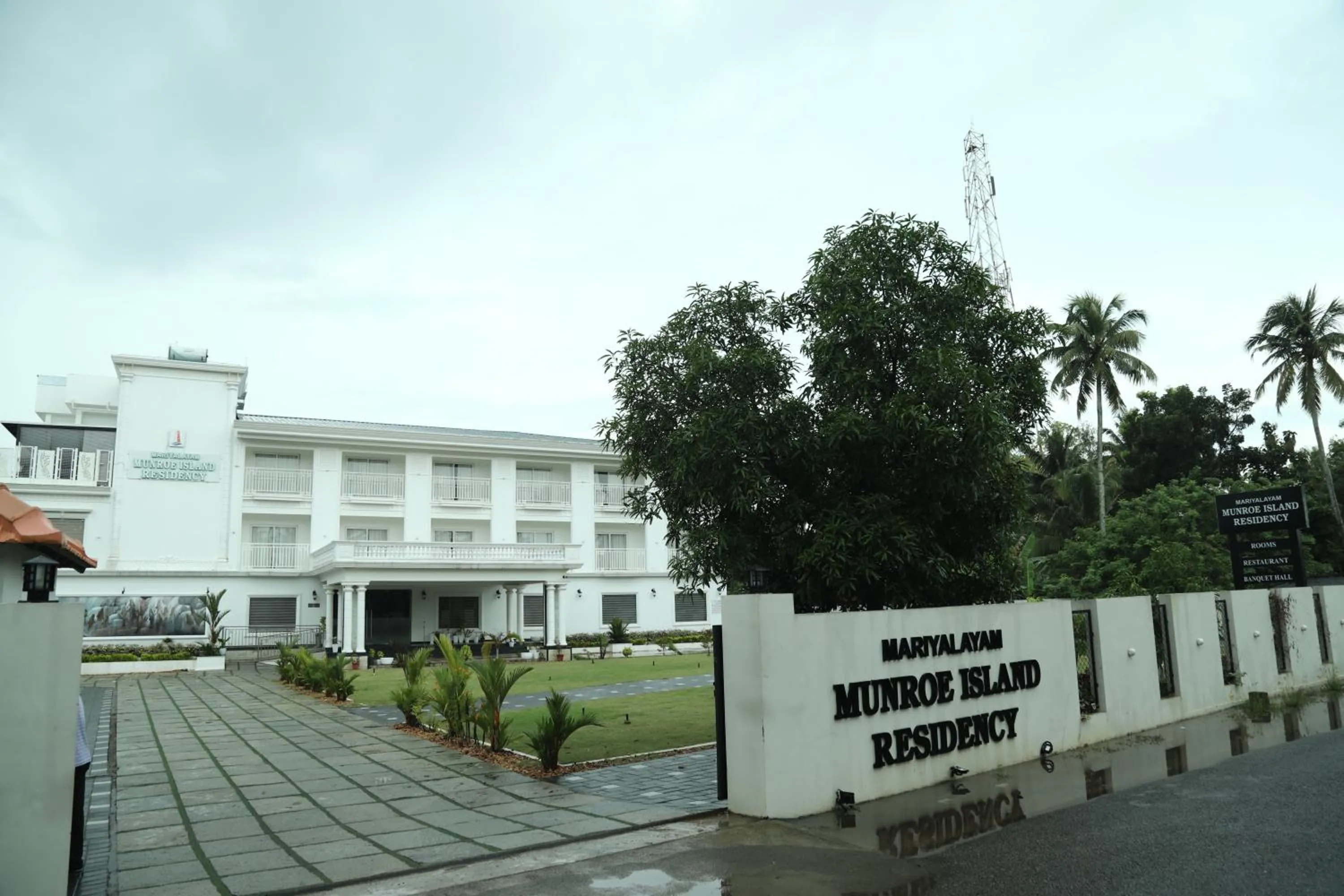 Facade/entrance in MARIYALAYAM MUNROE ISLAND RESIDENCY