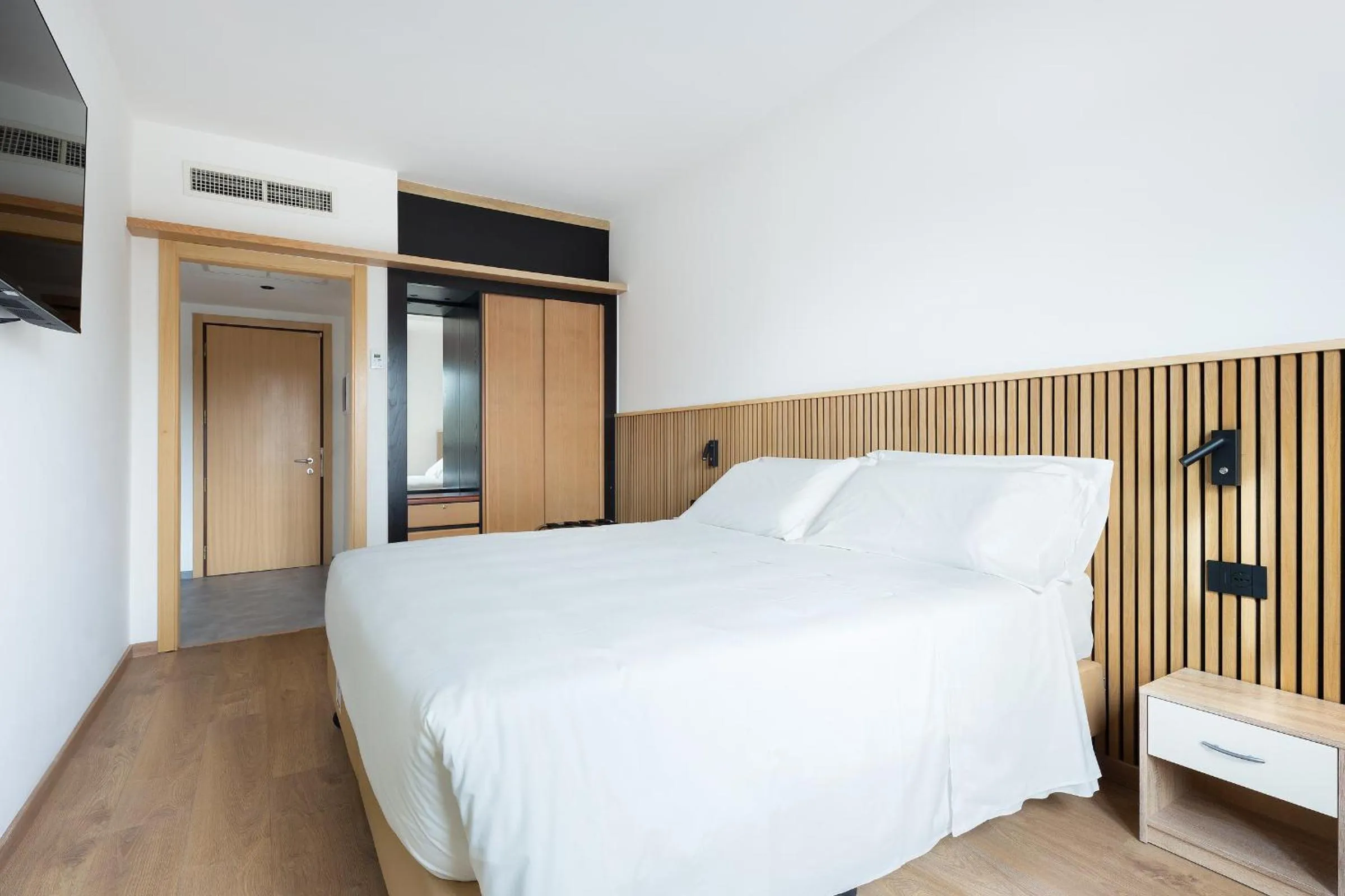 Bedroom, Bed in Moon Palace Hotel