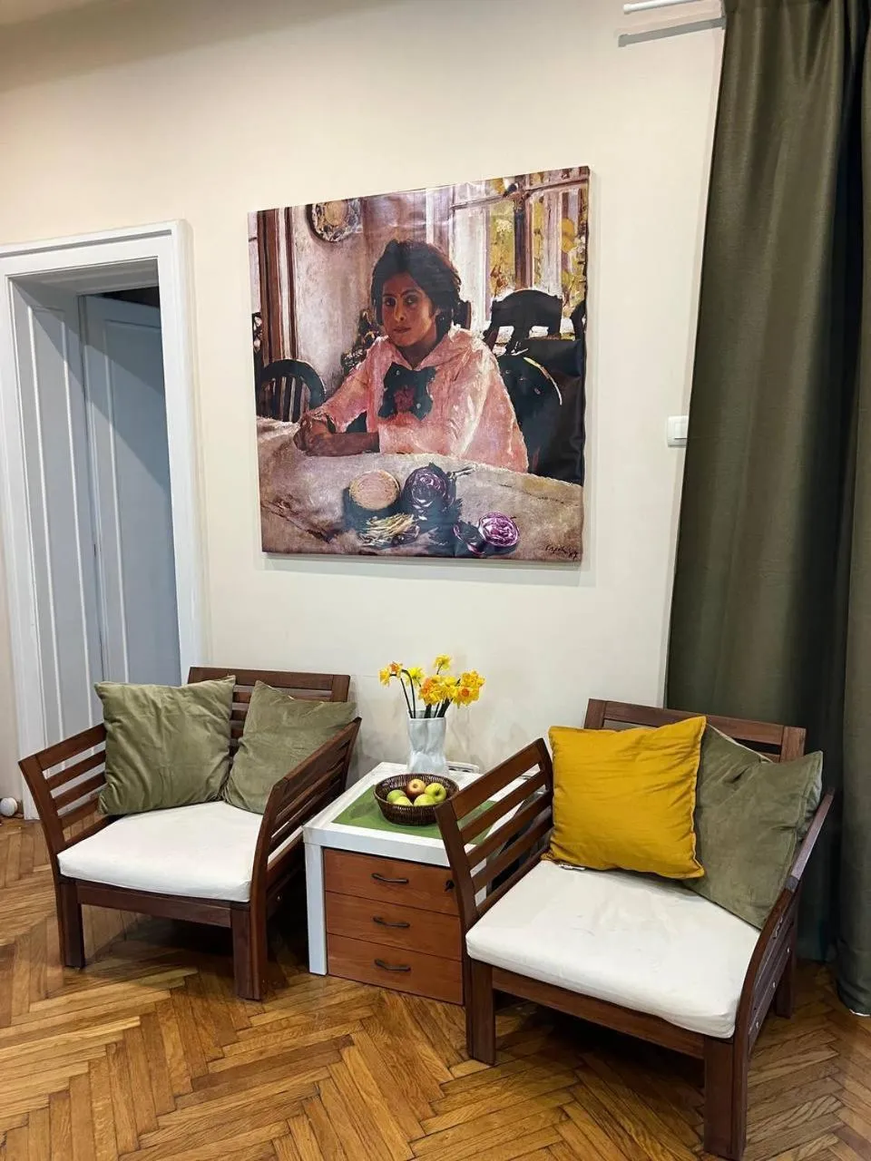 Communal lounge/ TV room in Cabbage Hostel