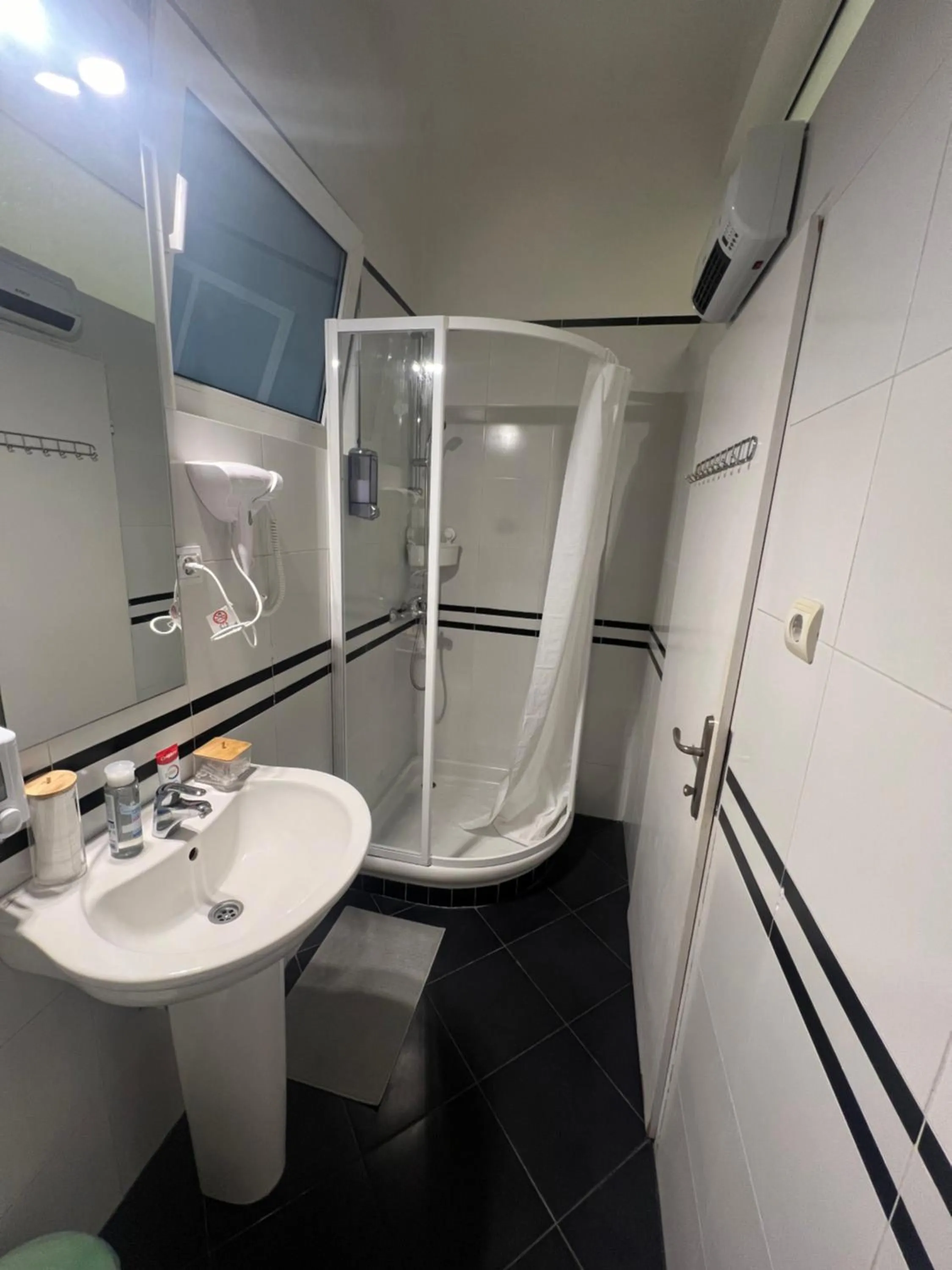 Shower in Cabbage Hostel