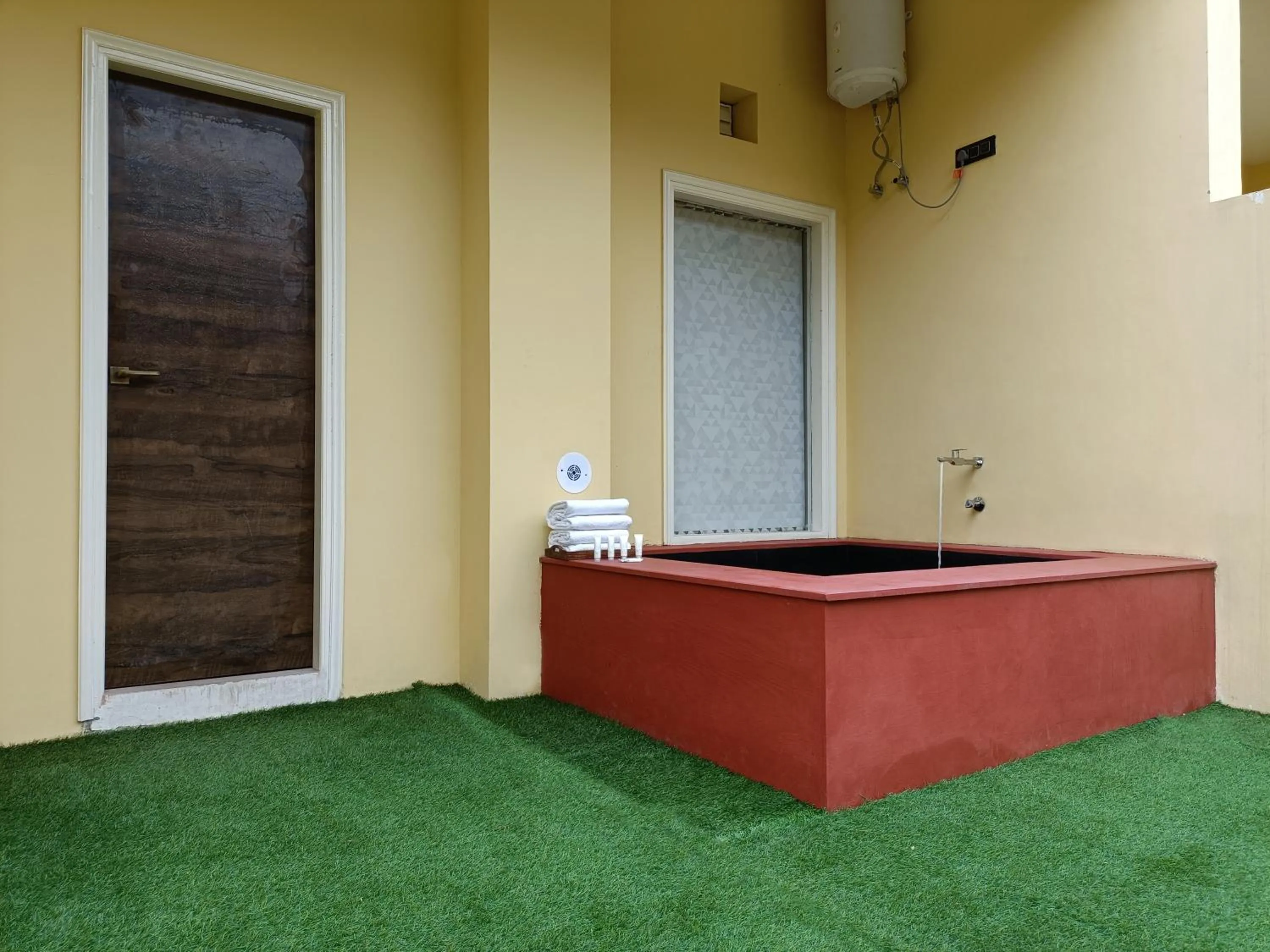 Swimming pool in Ratan Villas Sariska