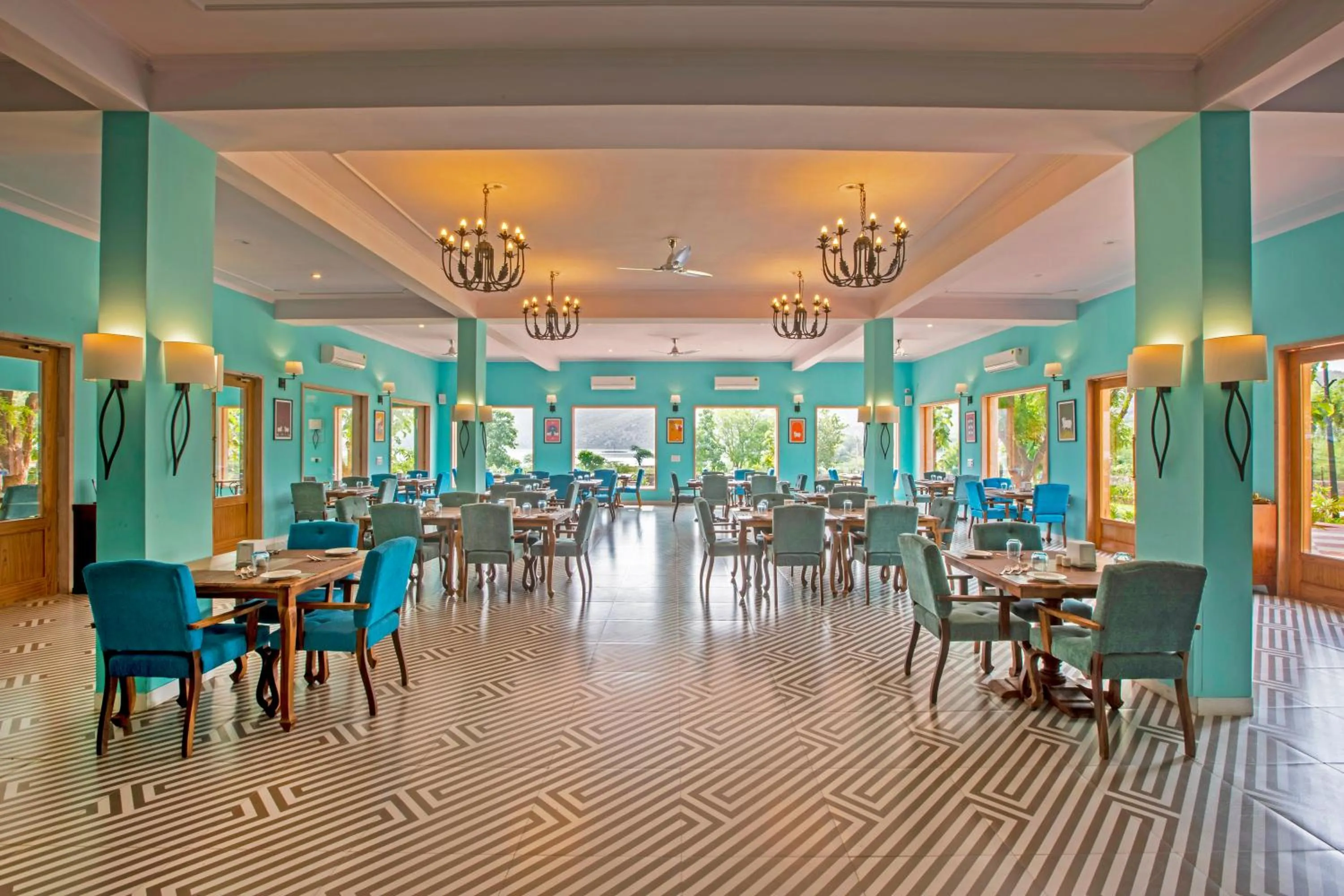 Restaurant/places to eat in Ratan Villas Sariska