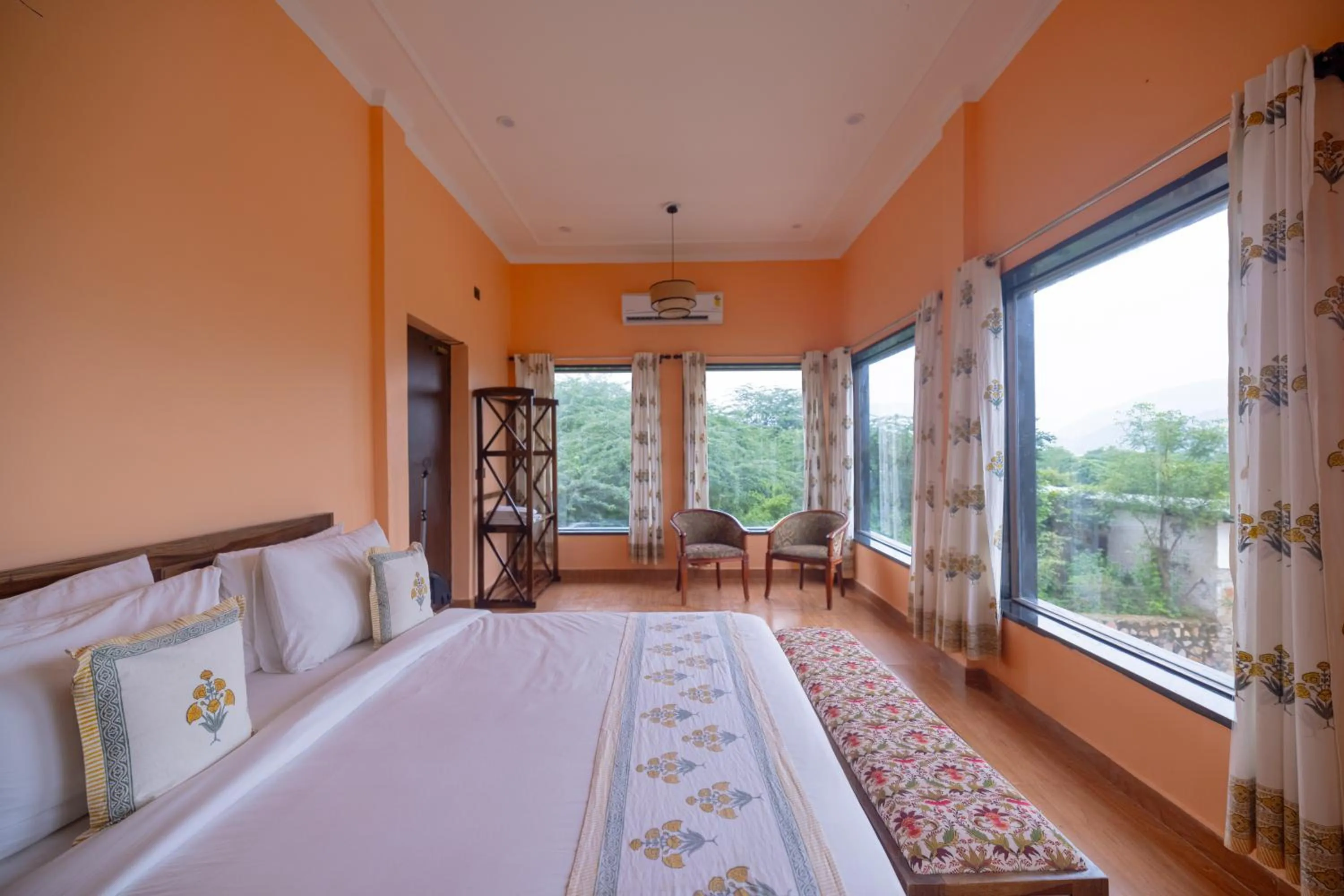Bedroom, Bed in Ratan Villas Sariska
