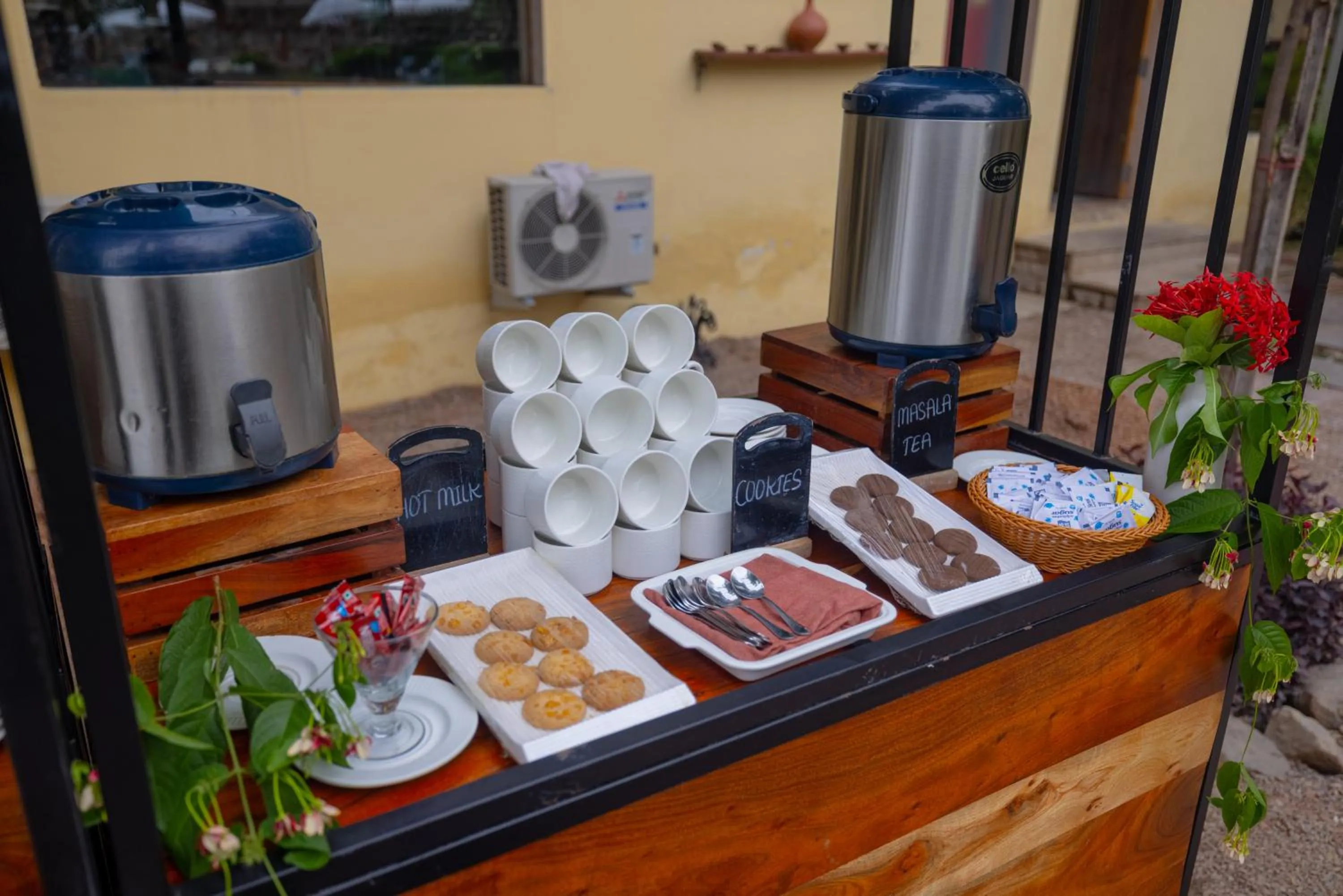 Restaurant/places to eat in Ratan Villas Sariska