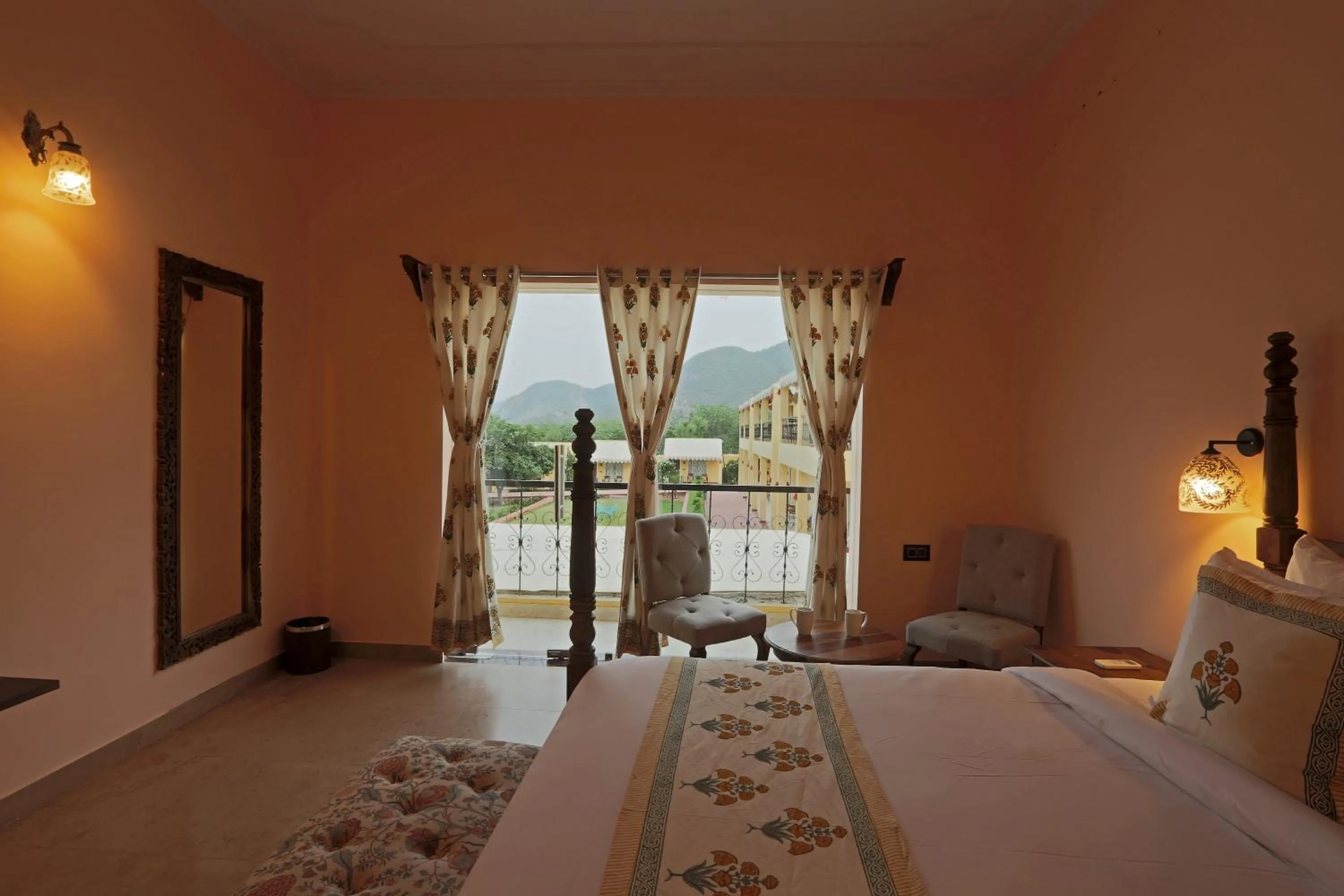 View (from property/room), Bed in Ratan Villas Sariska