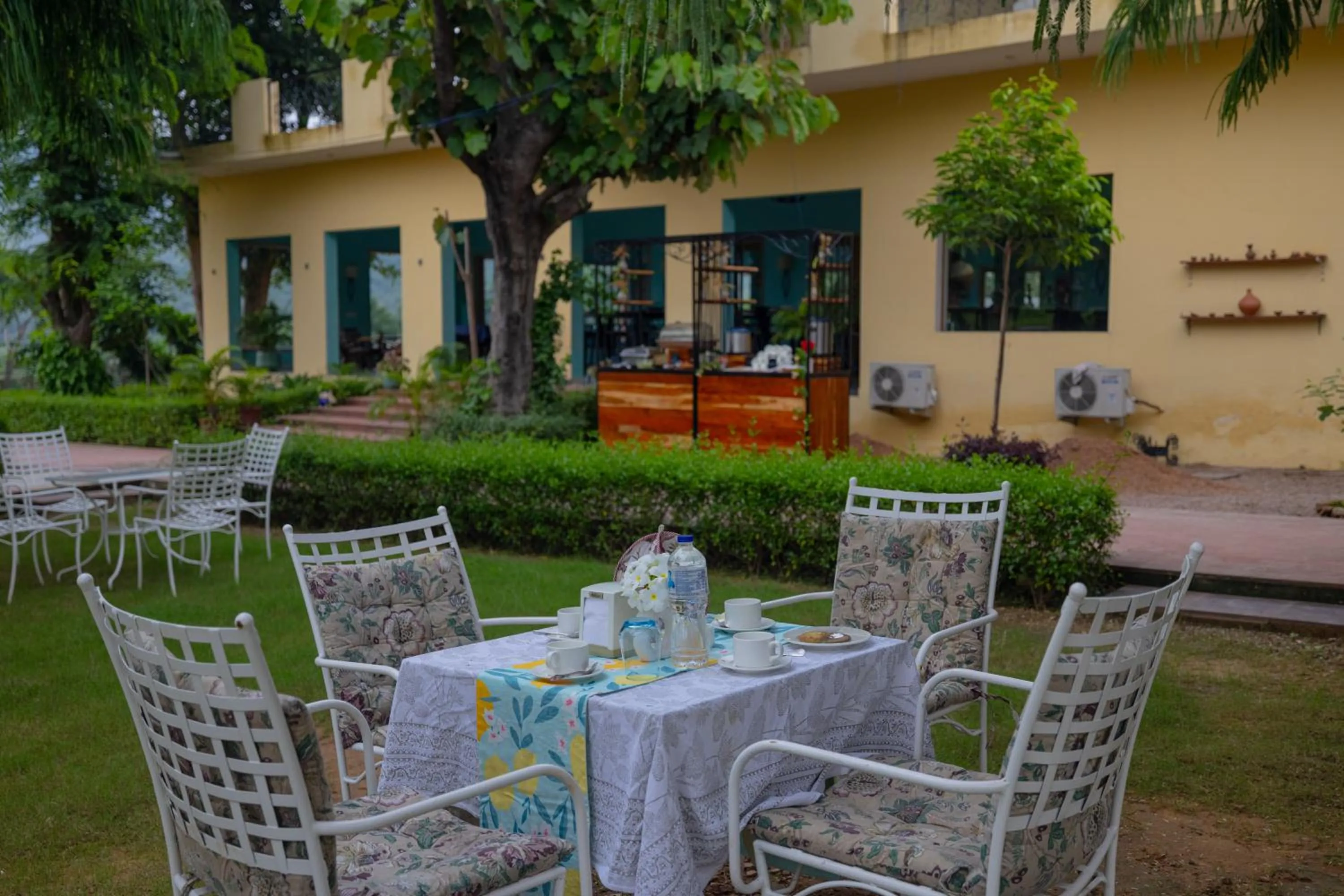 Restaurant/places to eat in Ratan Villas Sariska