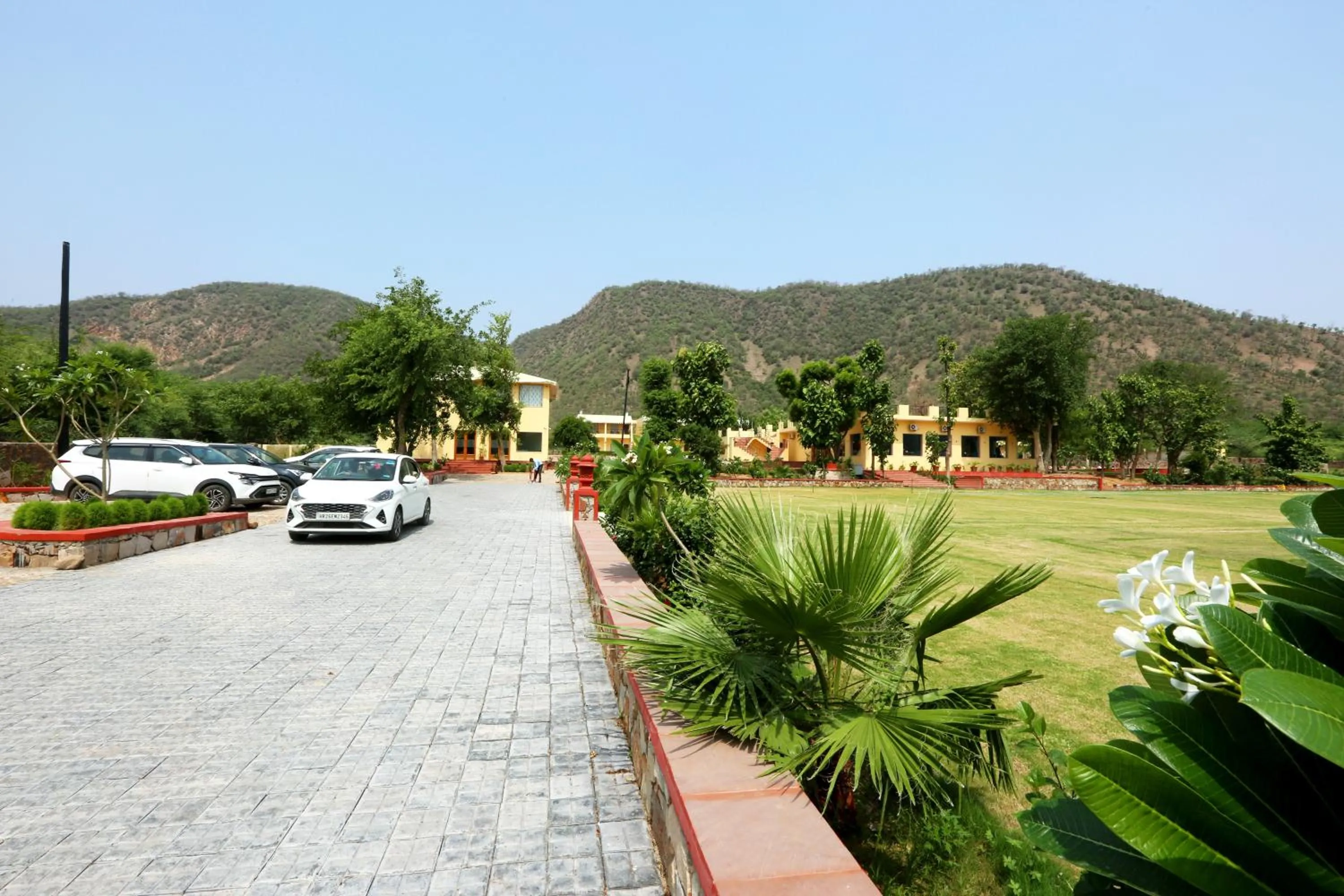 Parking in Ratan Villas Sariska