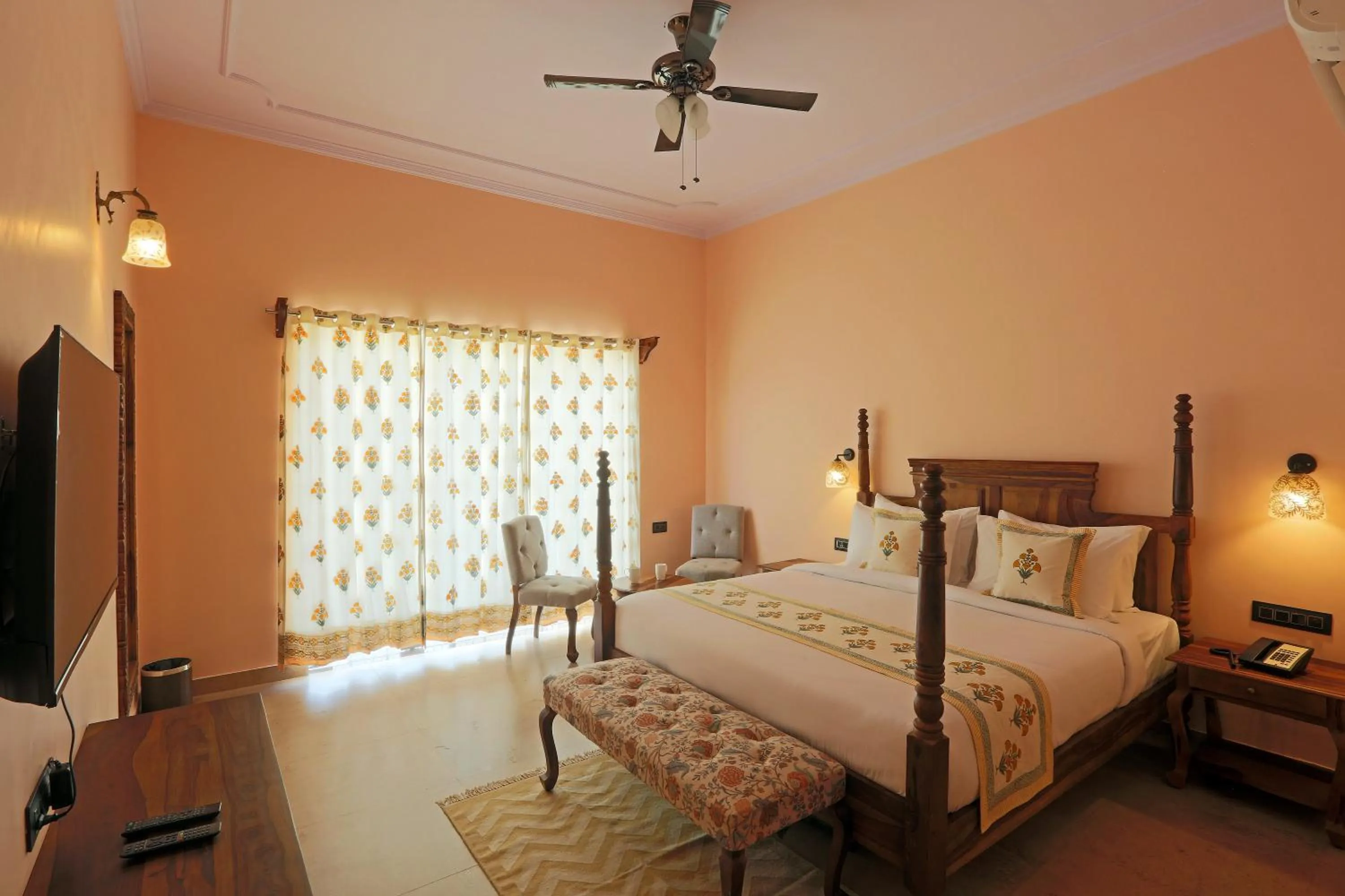 Bedroom, Bed in Ratan Villas Sariska